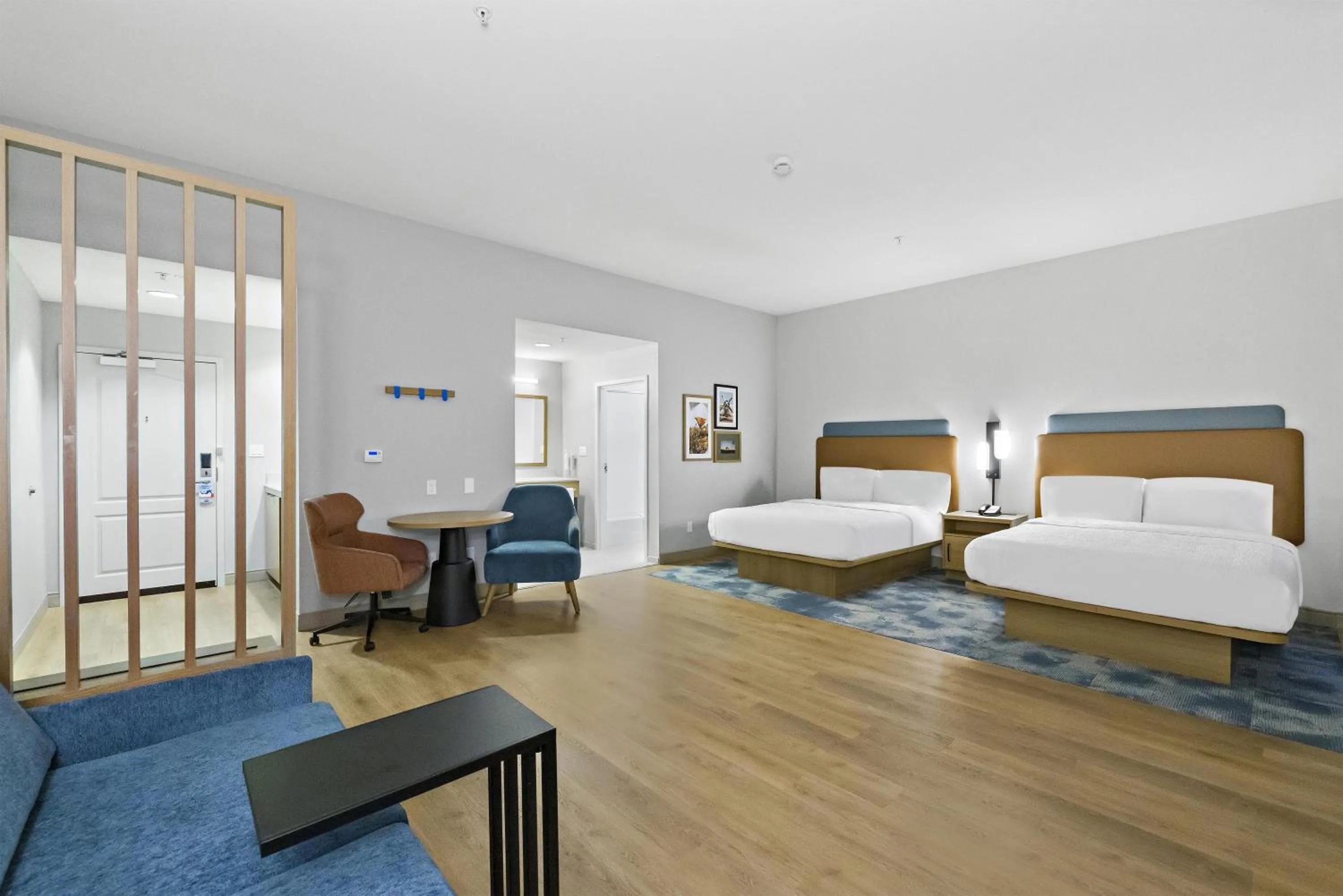 Bed in Hampton Inn & Suites Lancaster