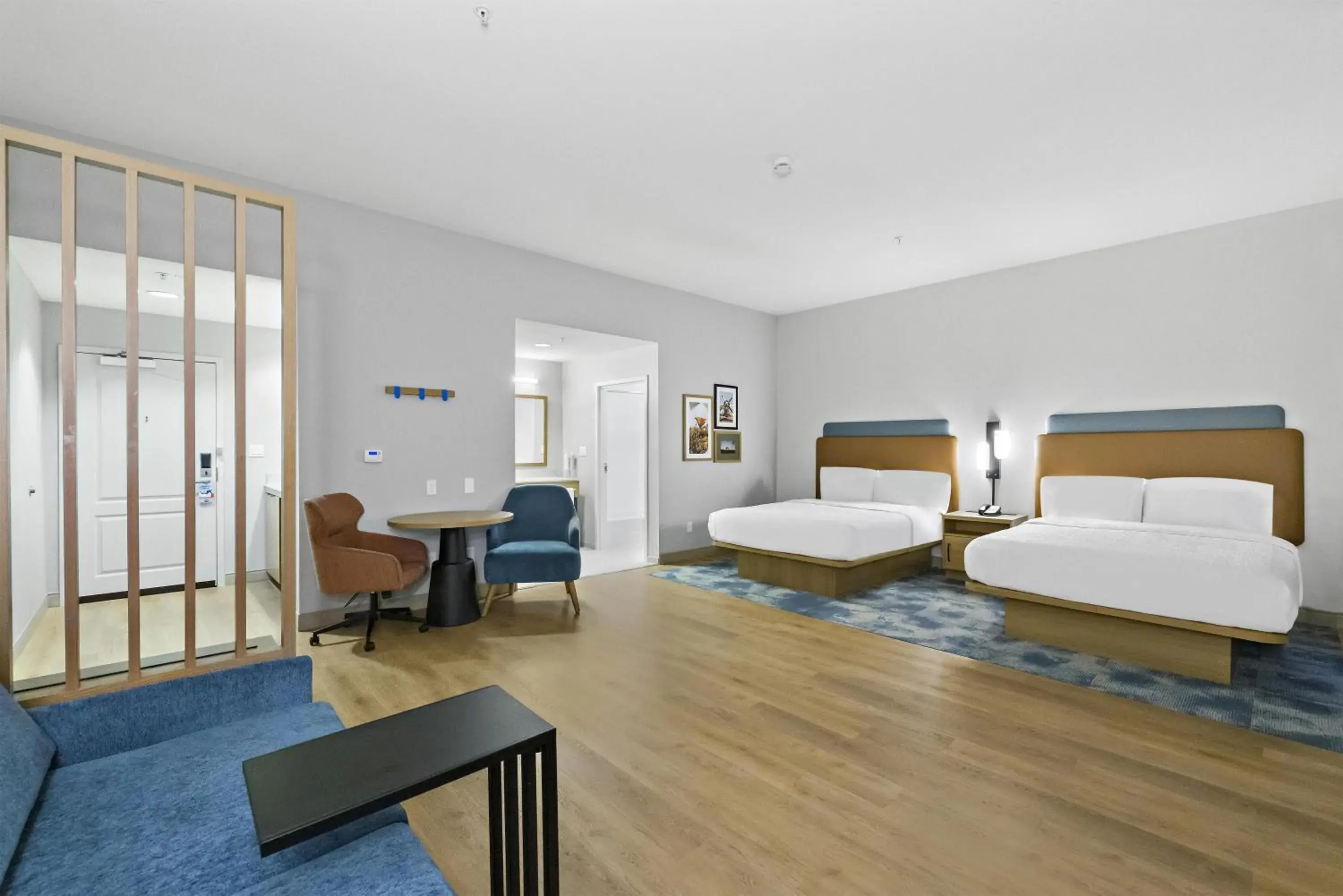 Bed in Hampton Inn & Suites Lancaster Bed in Hampton Inn & Suites Lancaster