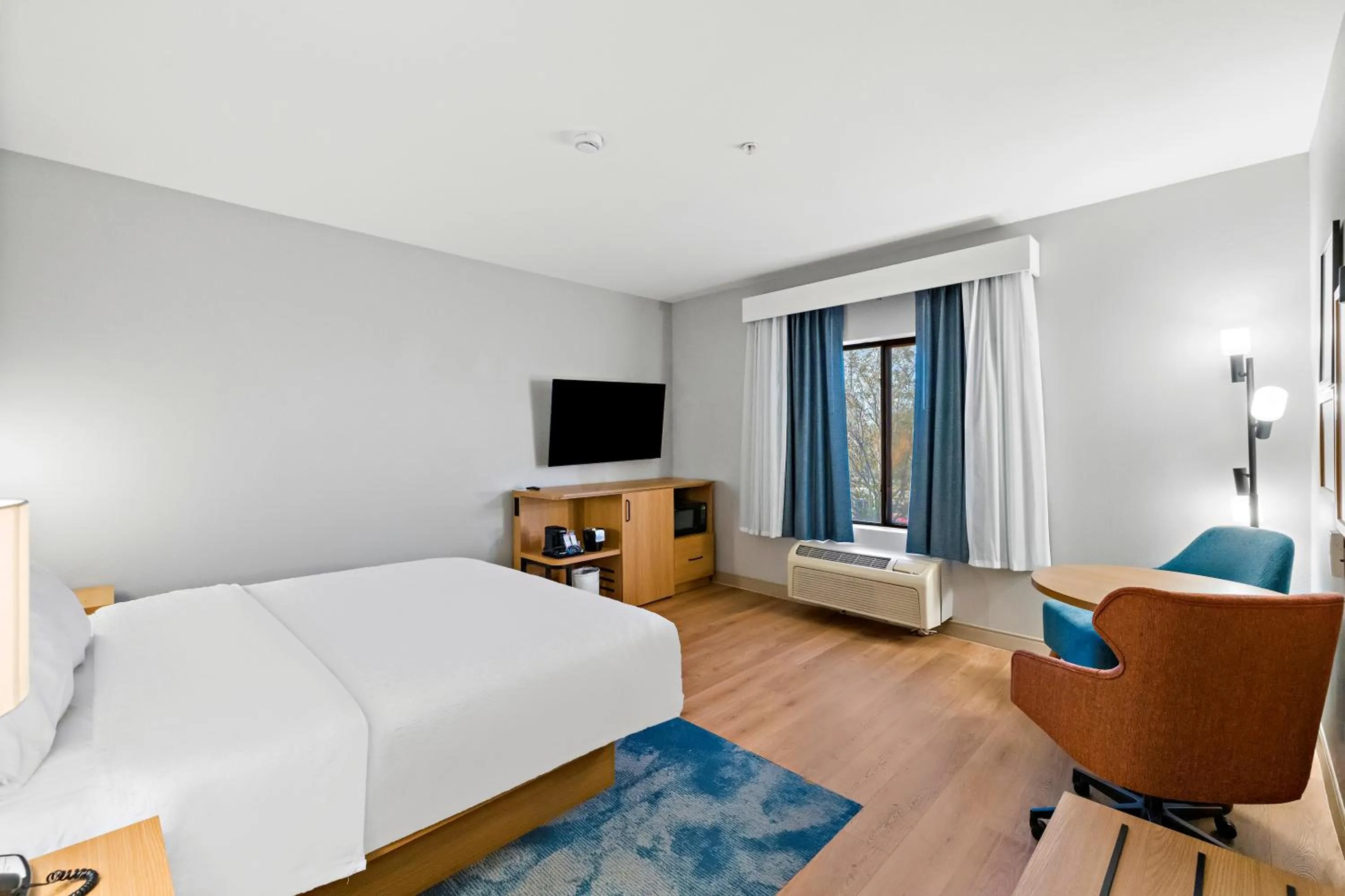 Bedroom, Bed in Hampton Inn & Suites Lancaster