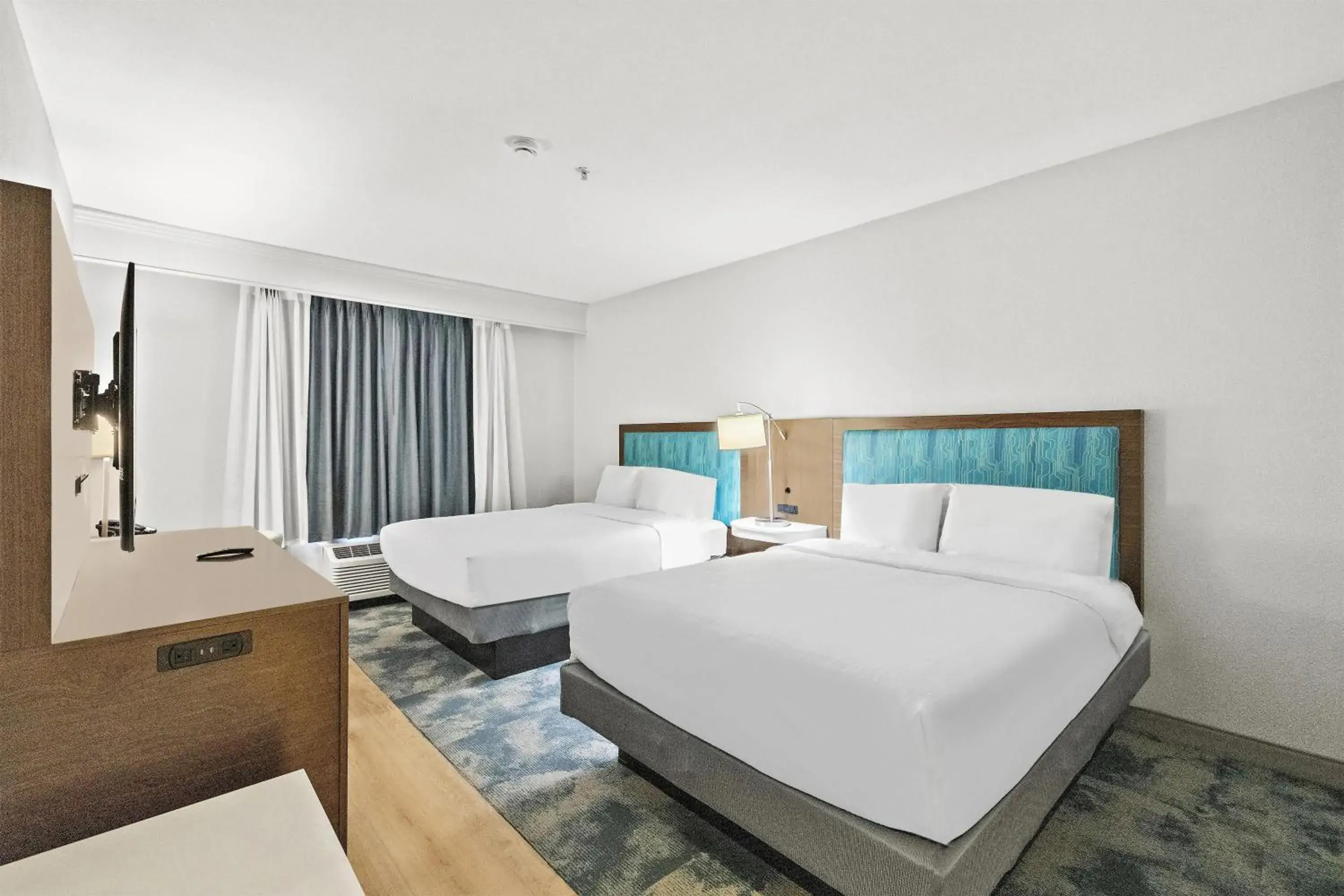 Bed in Hampton Inn & Suites Lancaster Bed in Hampton Inn & Suites Lancaster