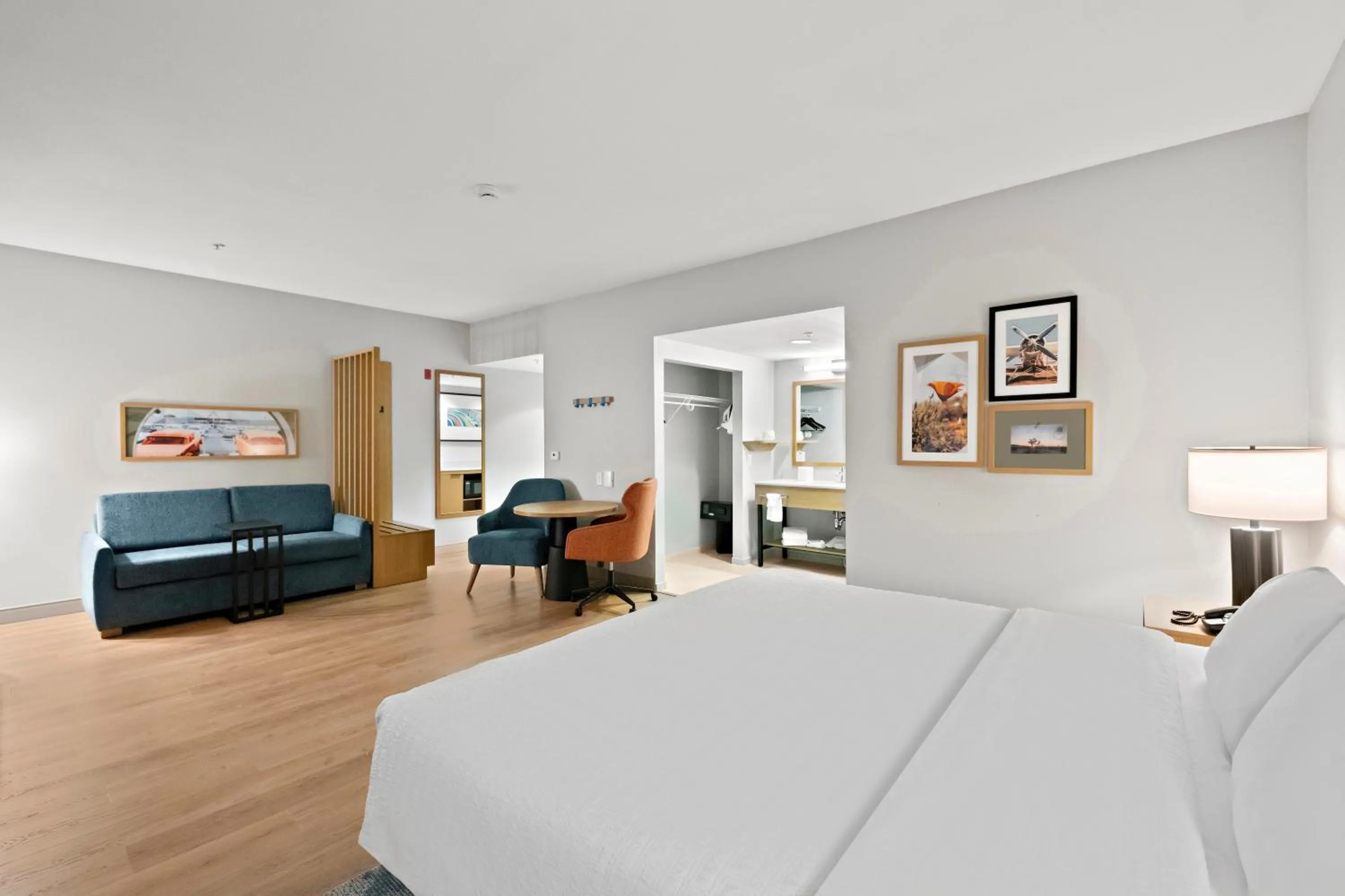 Bedroom, Bed in Hampton Inn & Suites Lancaster