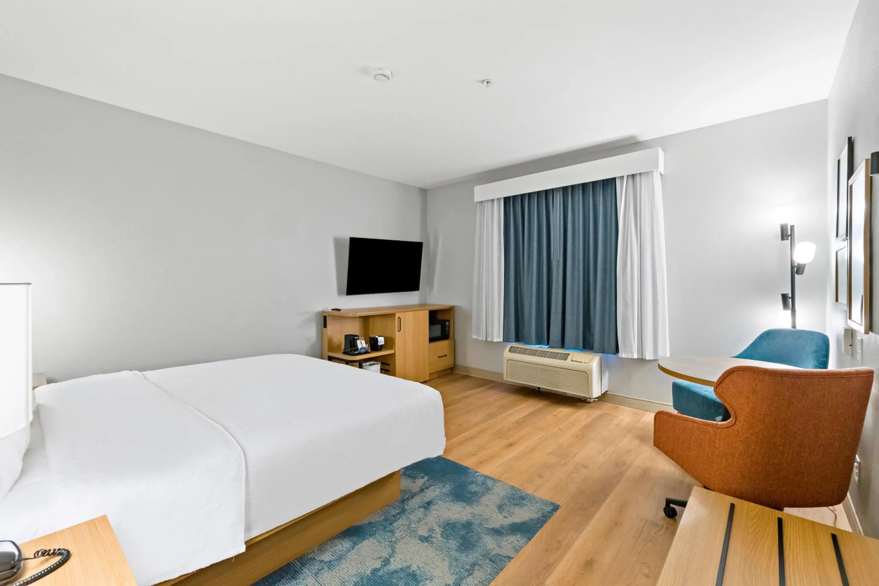 Bedroom, Bed in Hampton Inn & Suites Lancaster