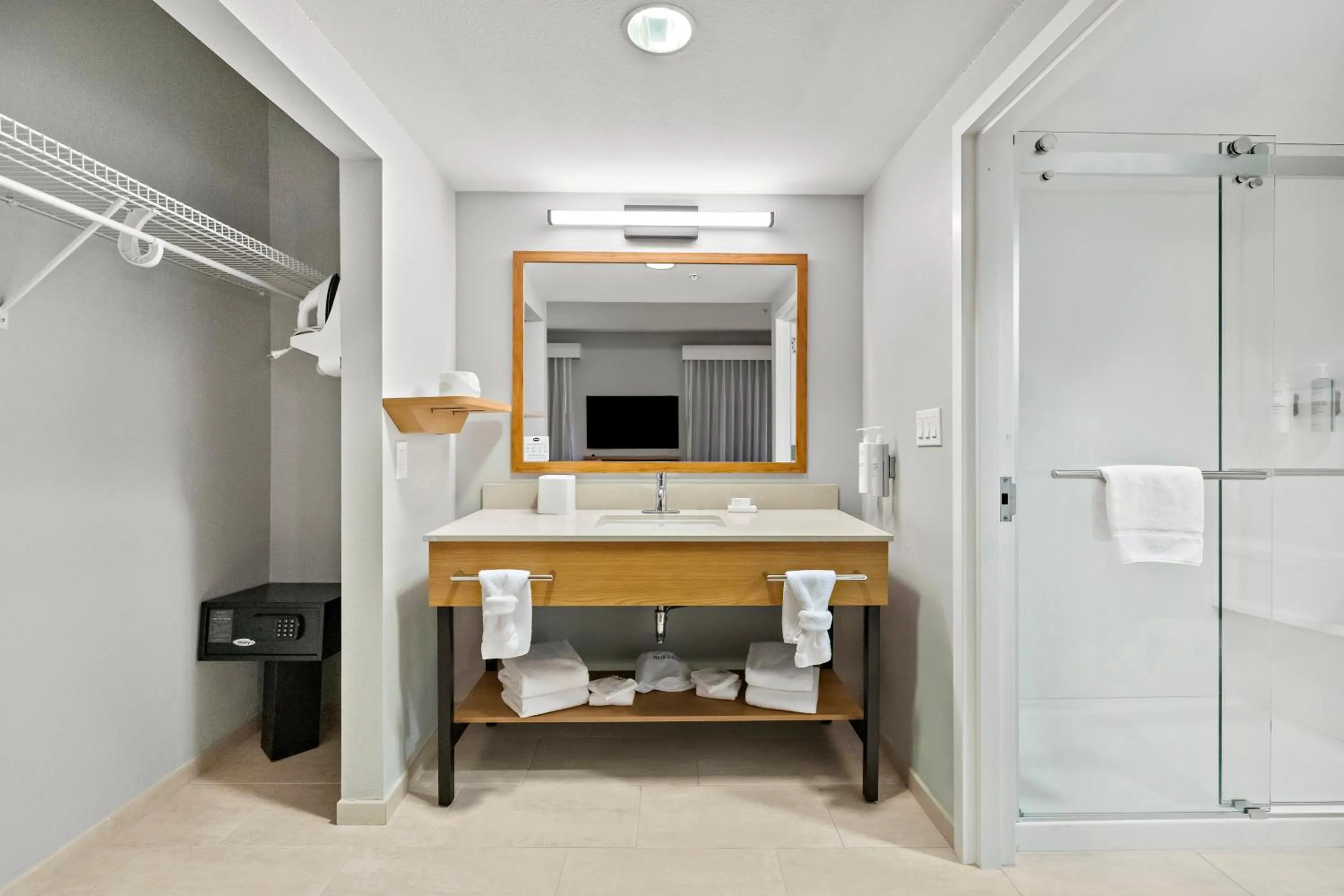 Bathroom in Hampton Inn & Suites Lancaster