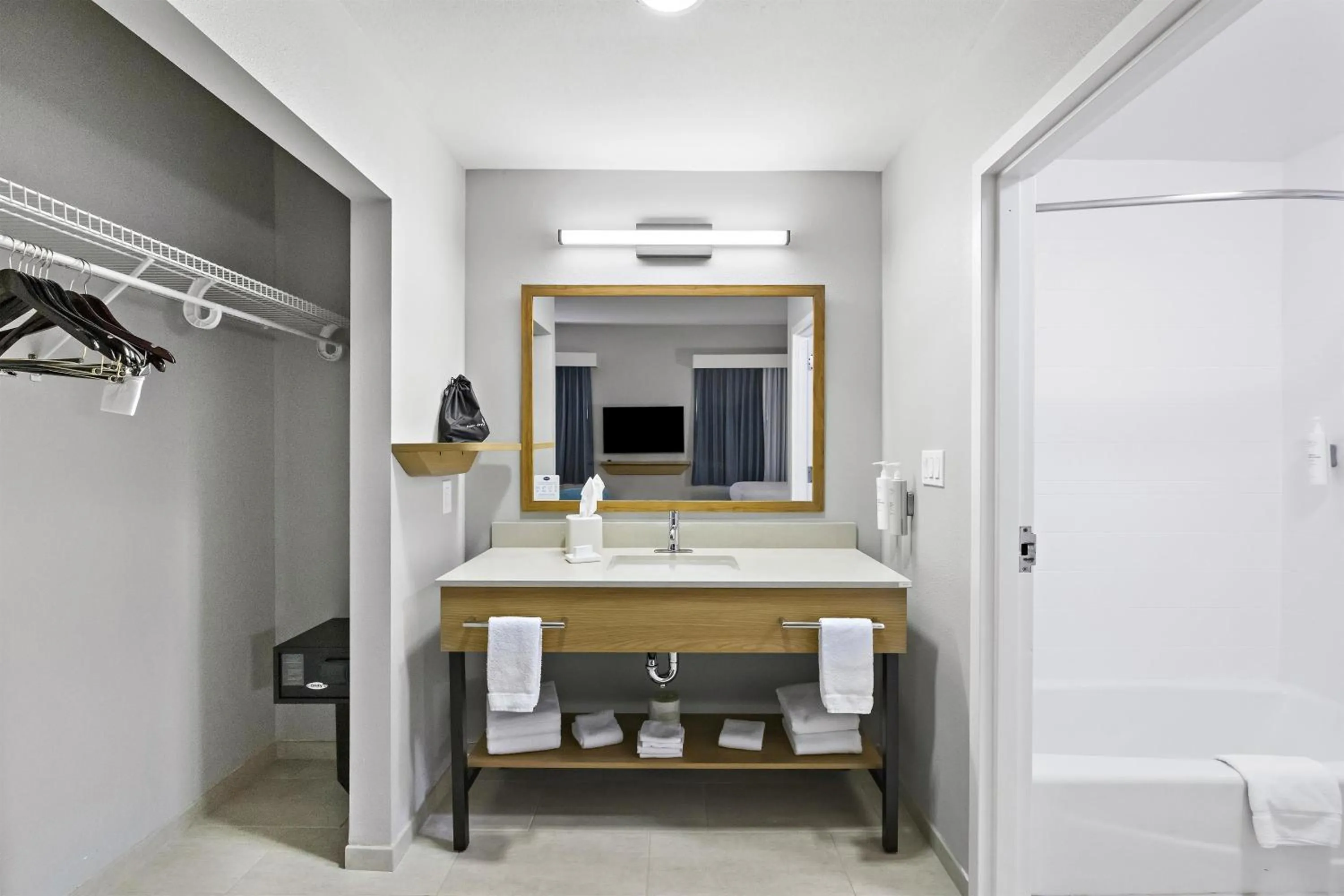 Bathroom in Hampton Inn & Suites Lancaster