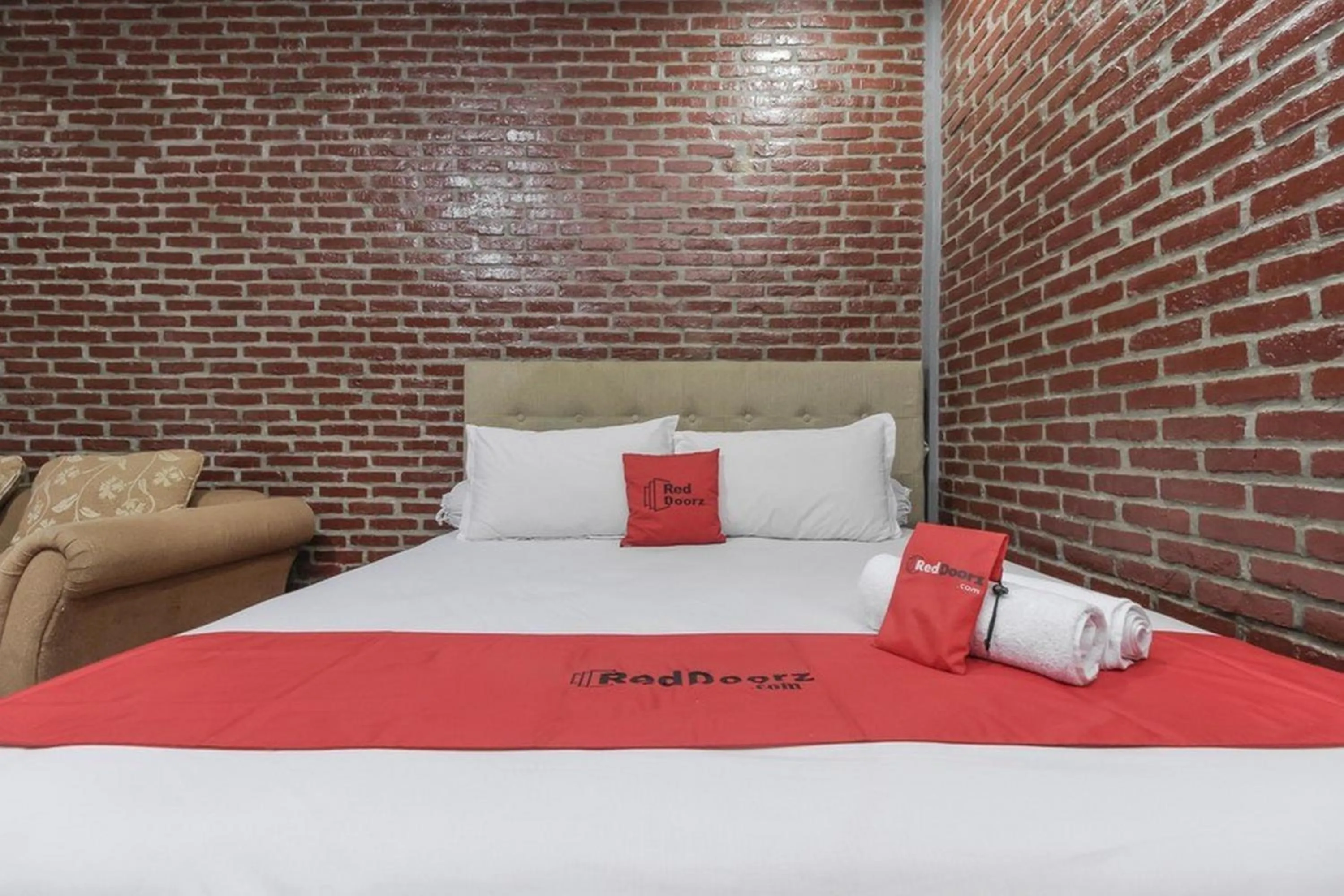 Bedroom, Bed in RedDoorz Plus At Ampera Raya