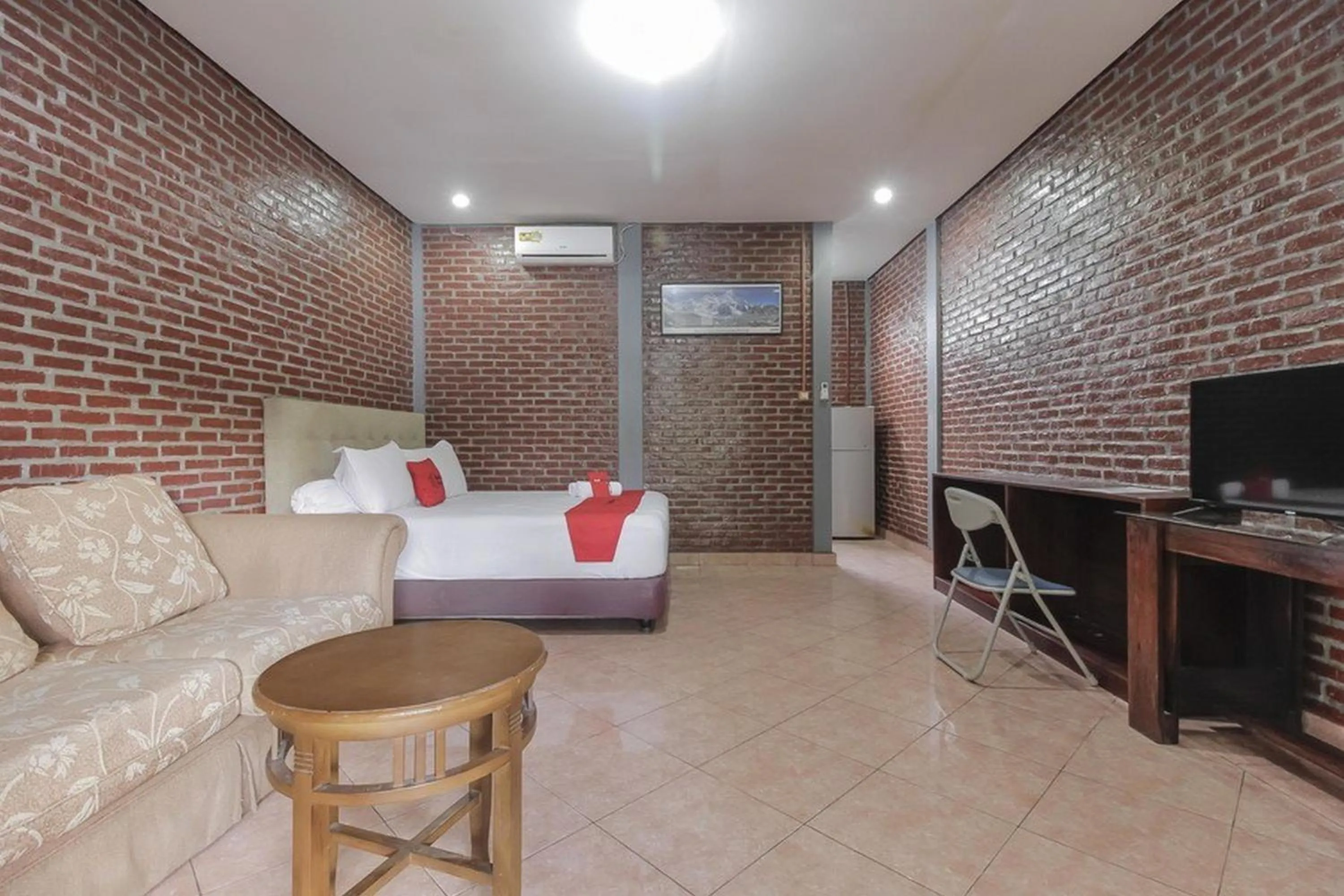 Bedroom in RedDoorz Plus At Ampera Raya