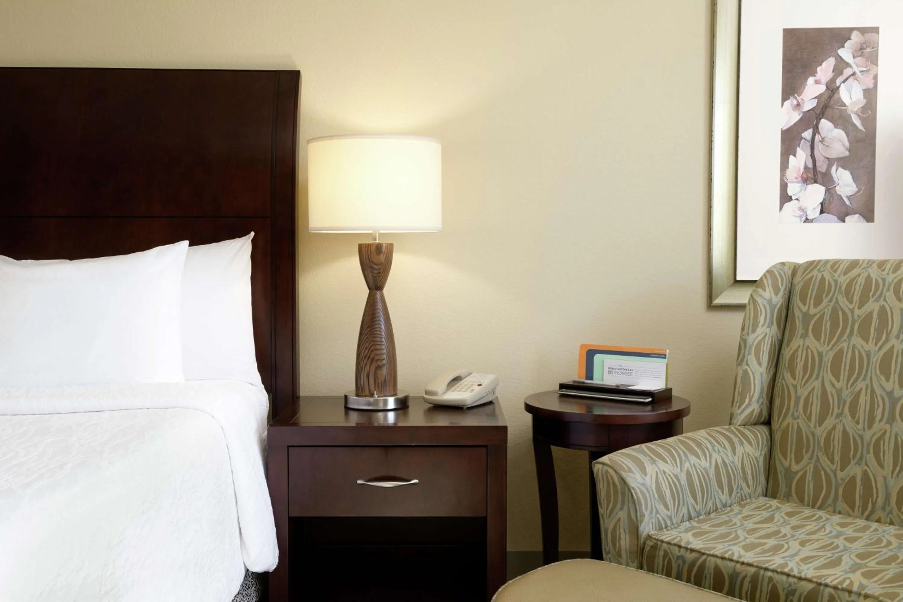 Living room, Bed in Hilton Garden Inn Phoenix North Happy Valley