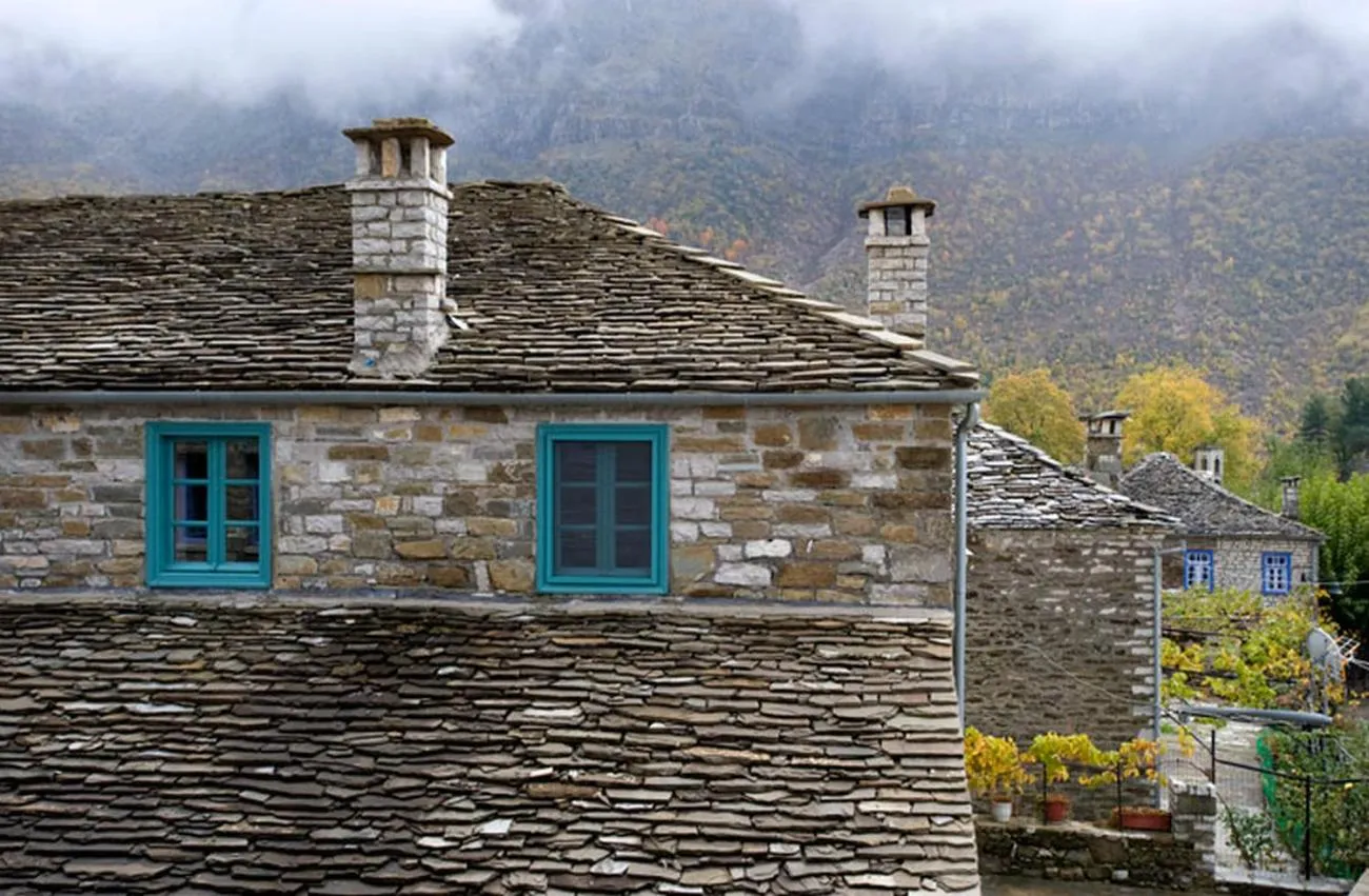 Facade/entrance in Ariston