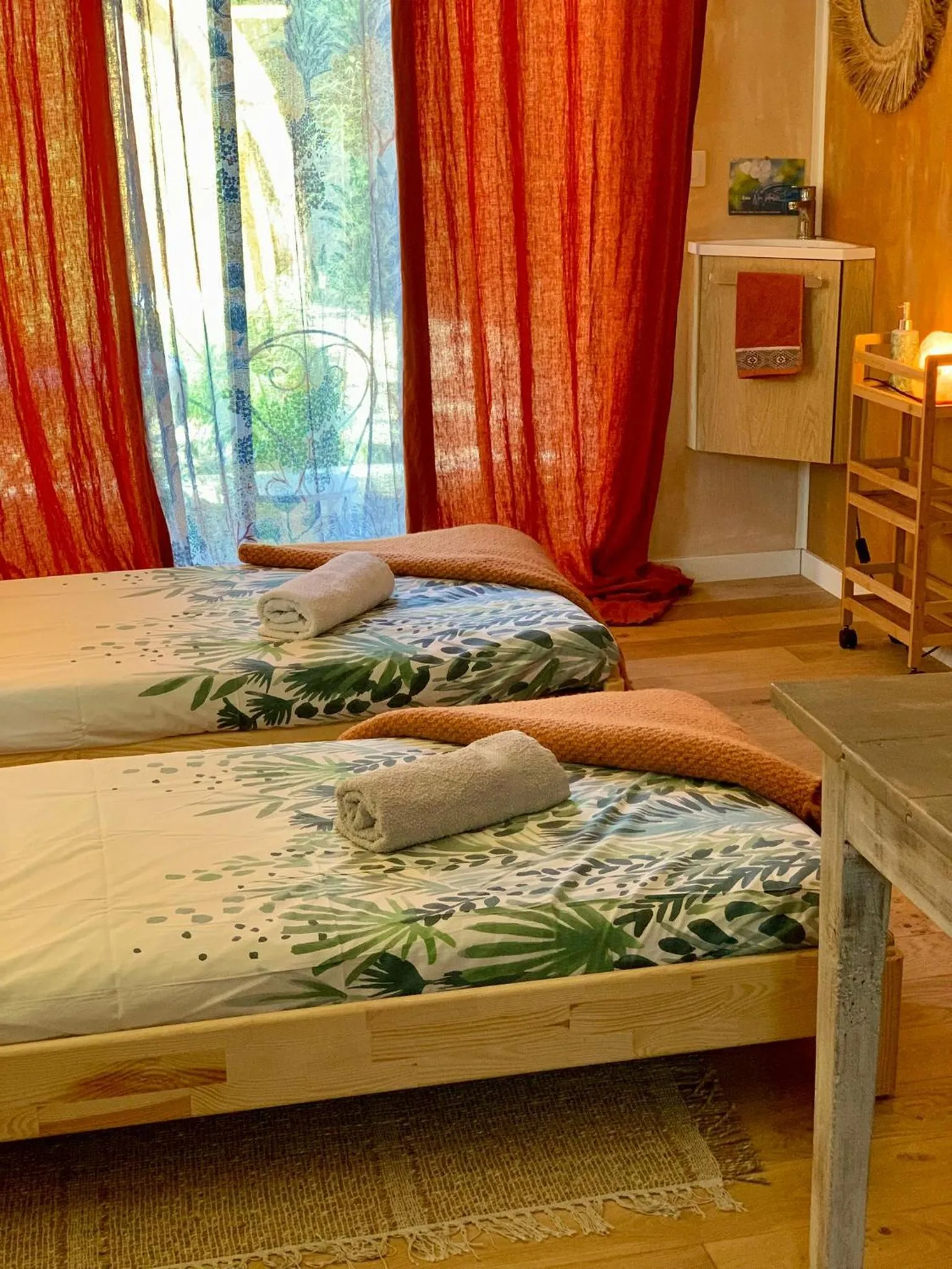Photo of the whole room, Bed in Le Pavillon Vert - B&B