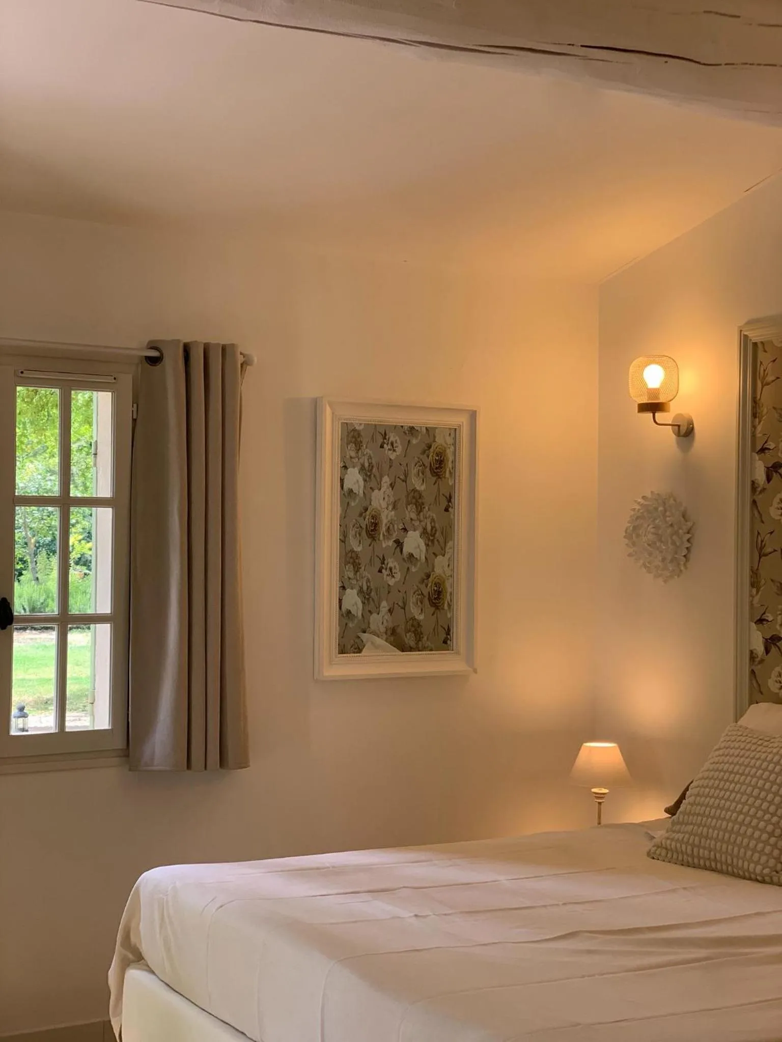 View (from property/room), Bed in Le Pavillon Vert - B&B