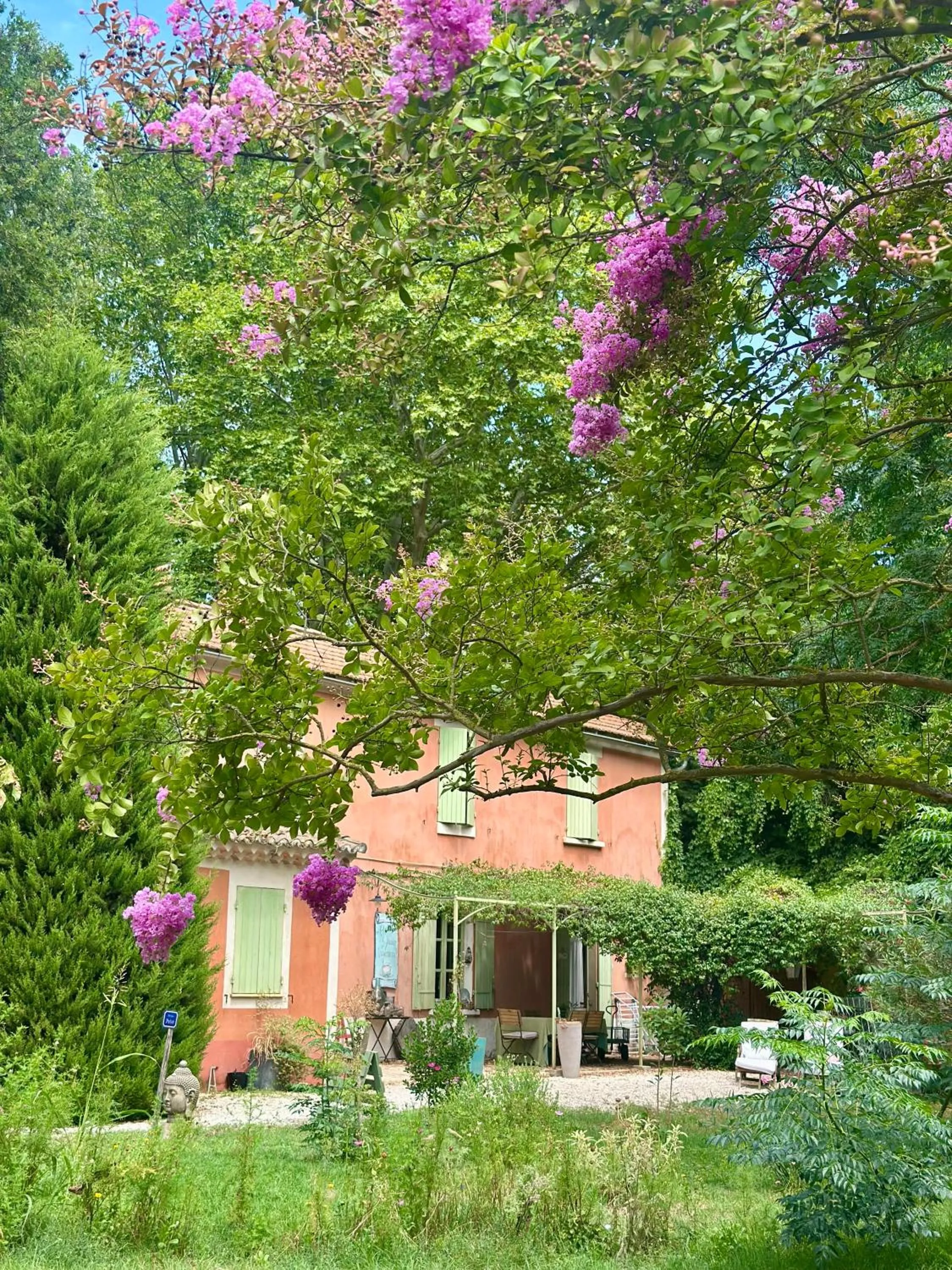 Property building in Le Pavillon Vert - B&B