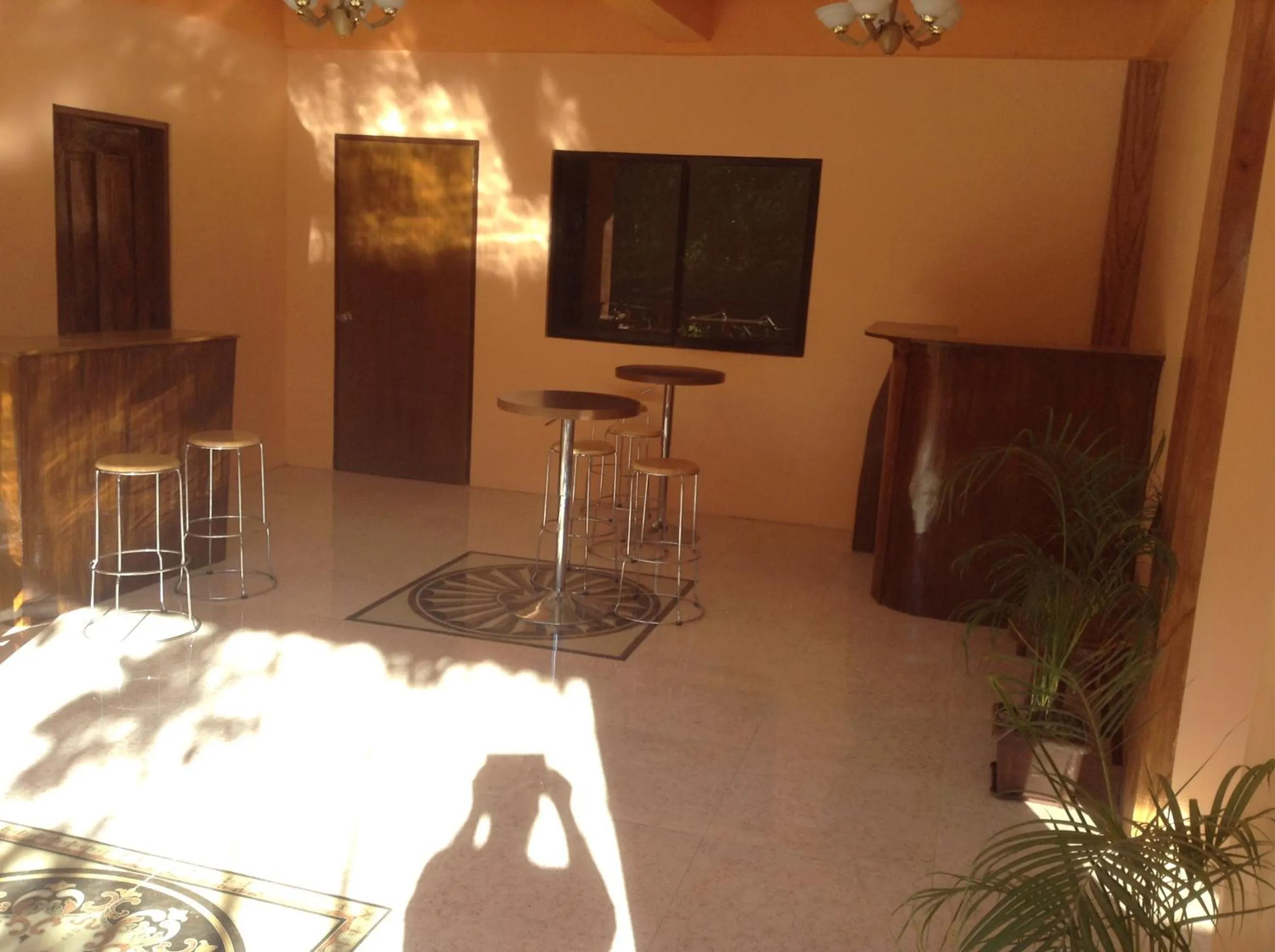 Restaurant/places to eat in West Atlantic Inn