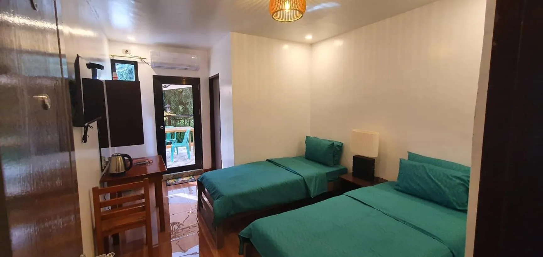 Photo of the whole room, Bed in West Atlantic Inn