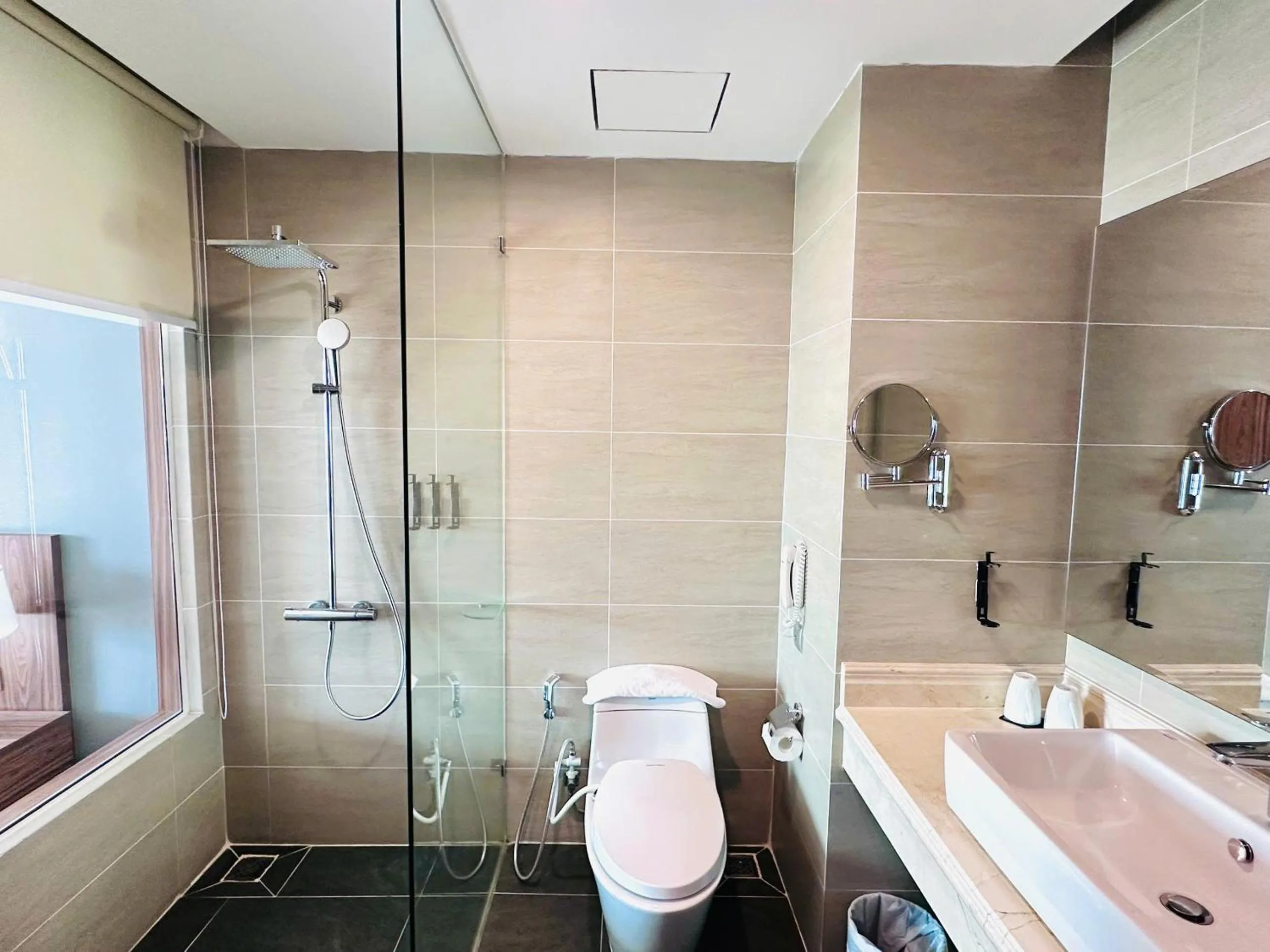 Shower in Muong Thanh Luxury Vien Trieu Nha Trang
