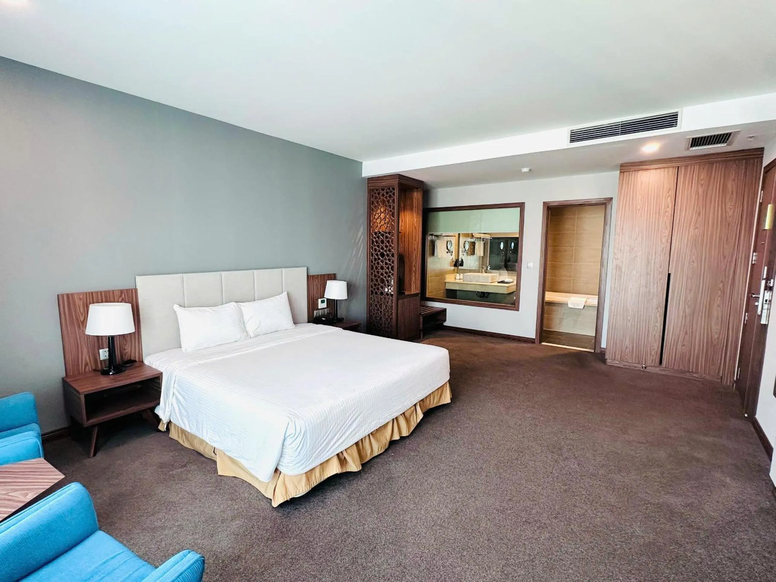 Bedroom, Bed in Muong Thanh Luxury Vien Trieu Nha Trang