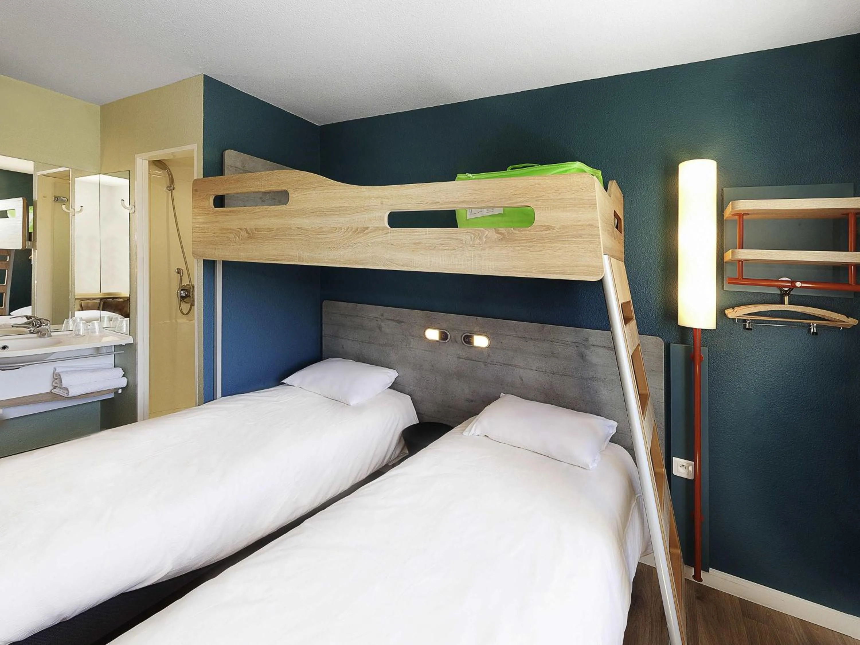Bedroom, Bed in ibis budget Saint Gaudens