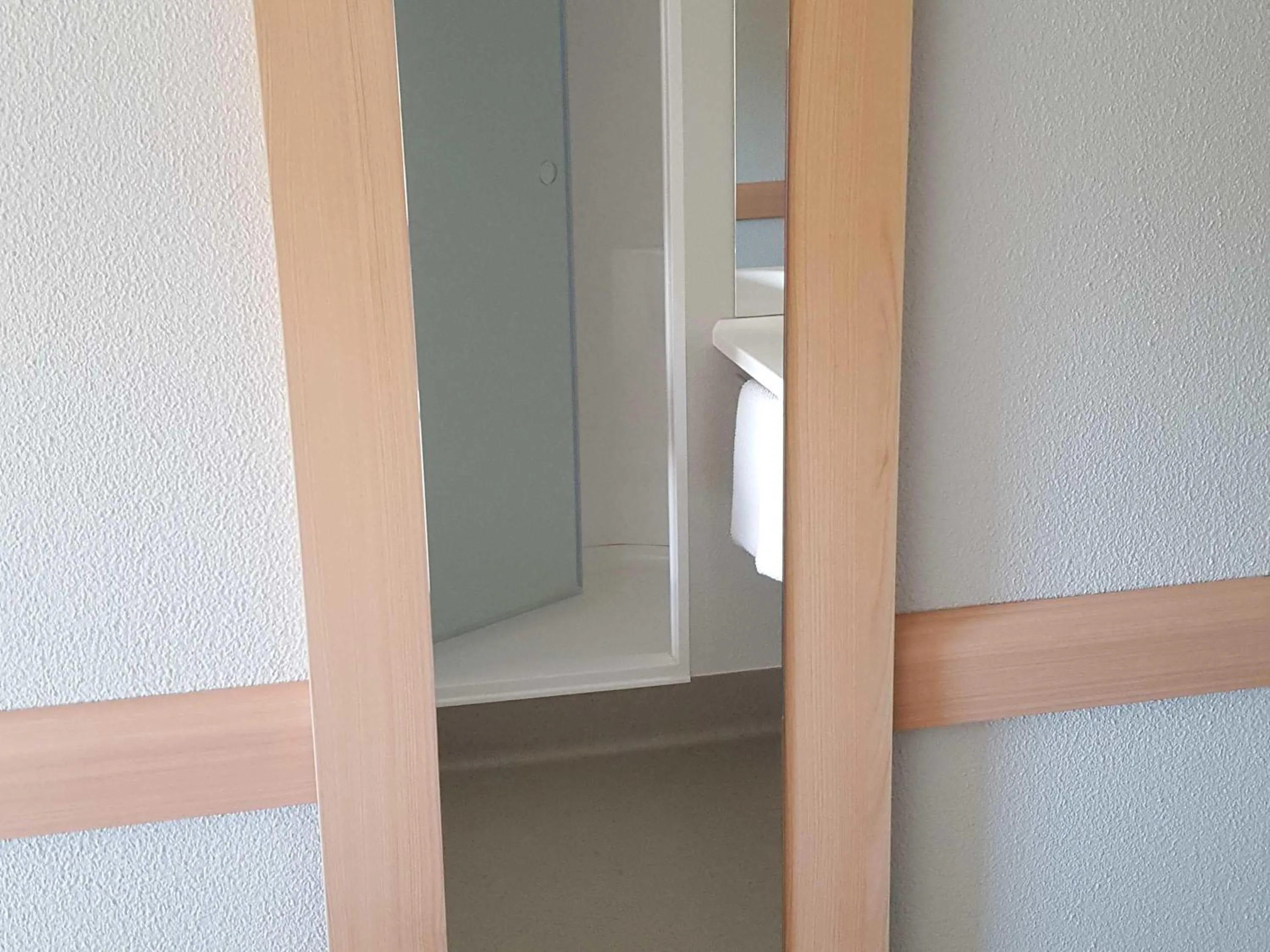 Bedroom in ibis budget Saint Gaudens