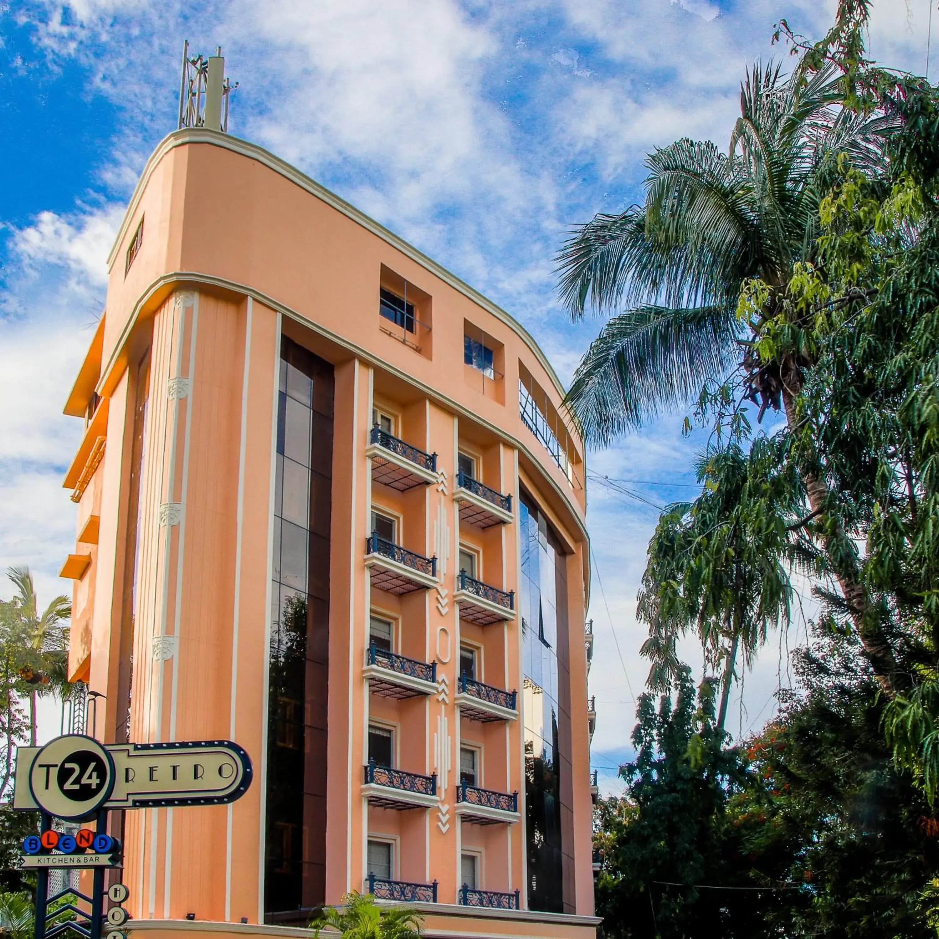 Facade/entrance in T24 Retro Facade/entrance in T24 Retro