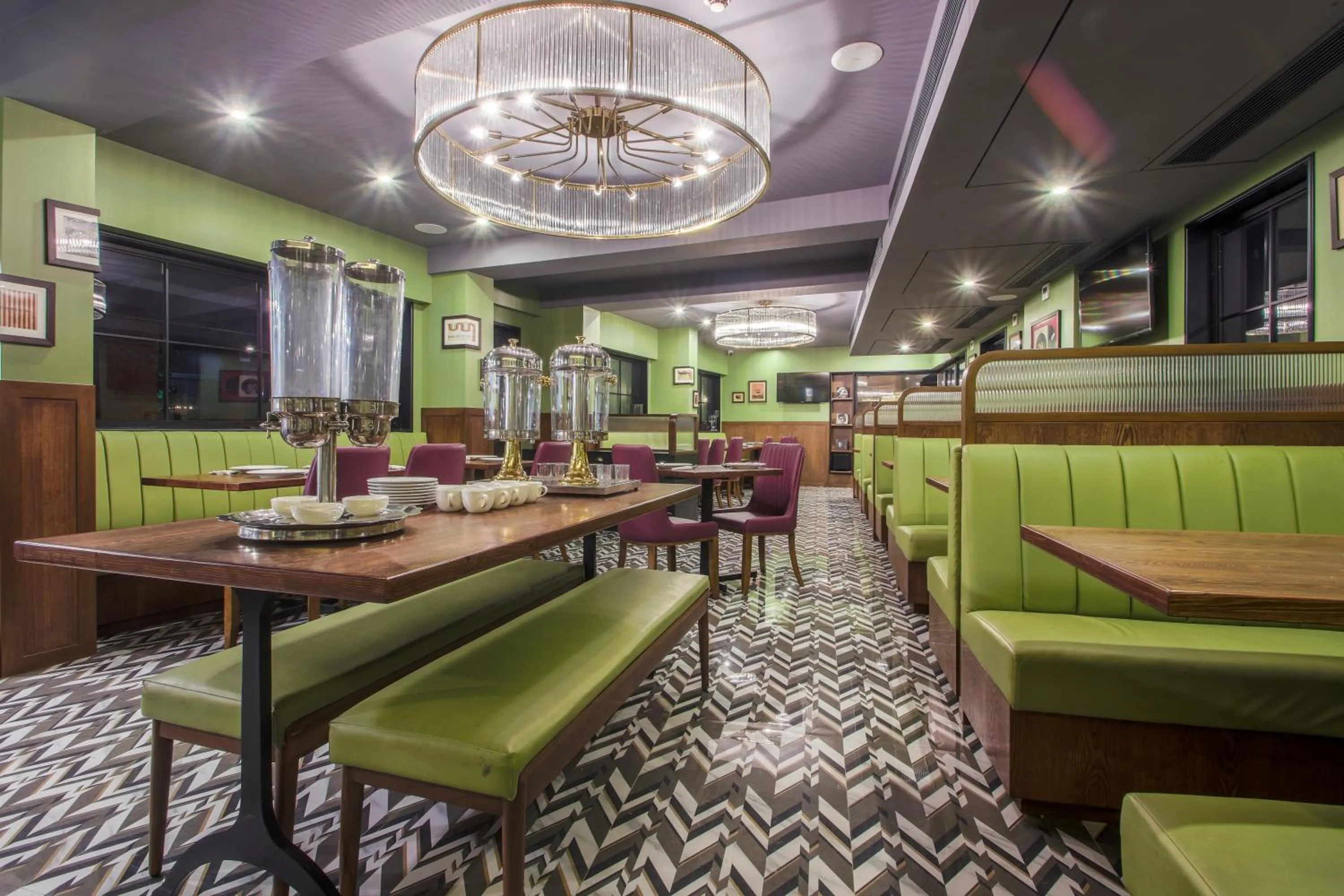 Restaurant/places to eat in T24 Retro