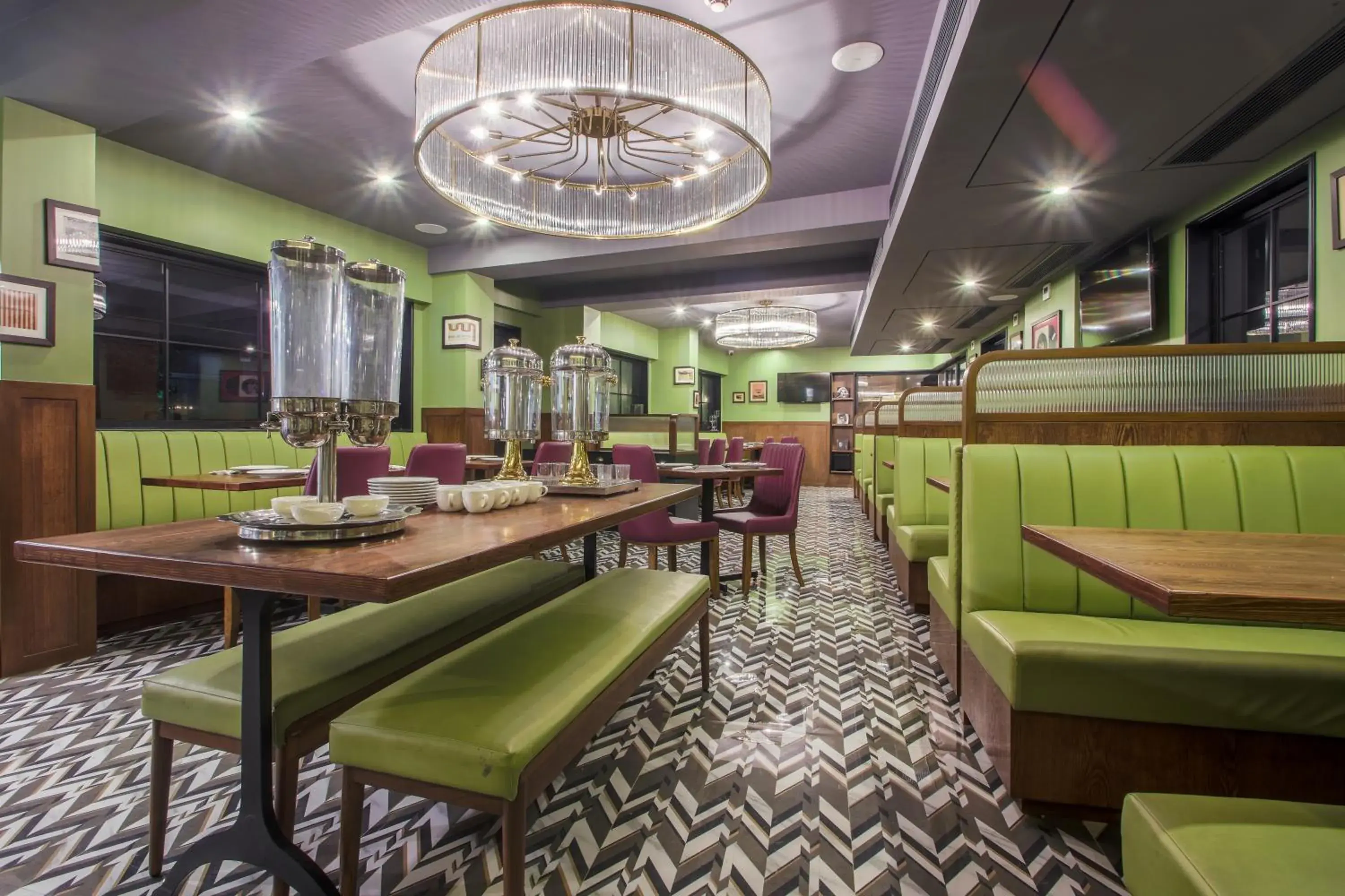 Restaurant/places to eat in T24 Retro Restaurant/places to eat in T24 Retro