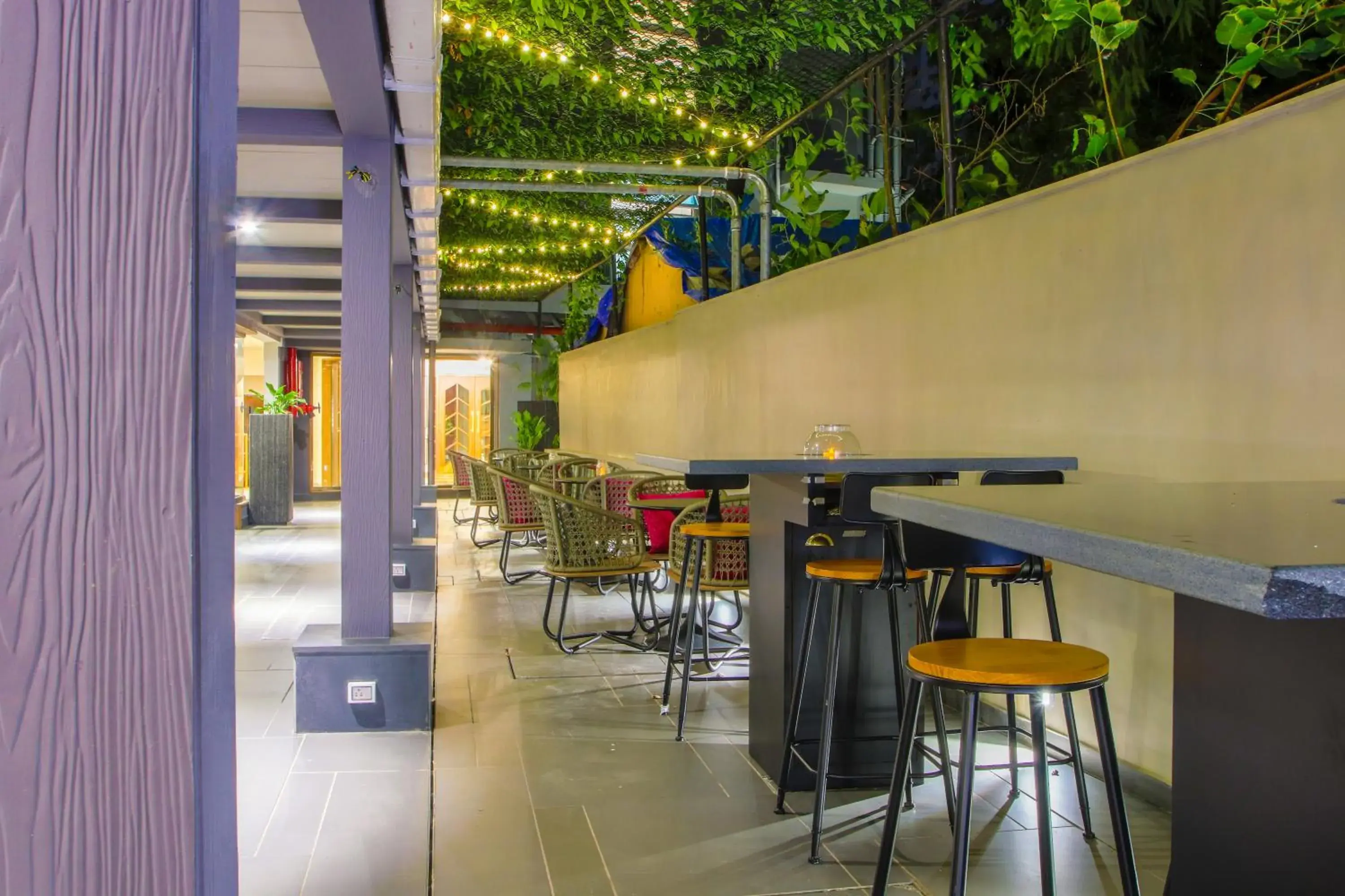 Restaurant/places to eat in T24 Retro Restaurant/places to eat in T24 Retro