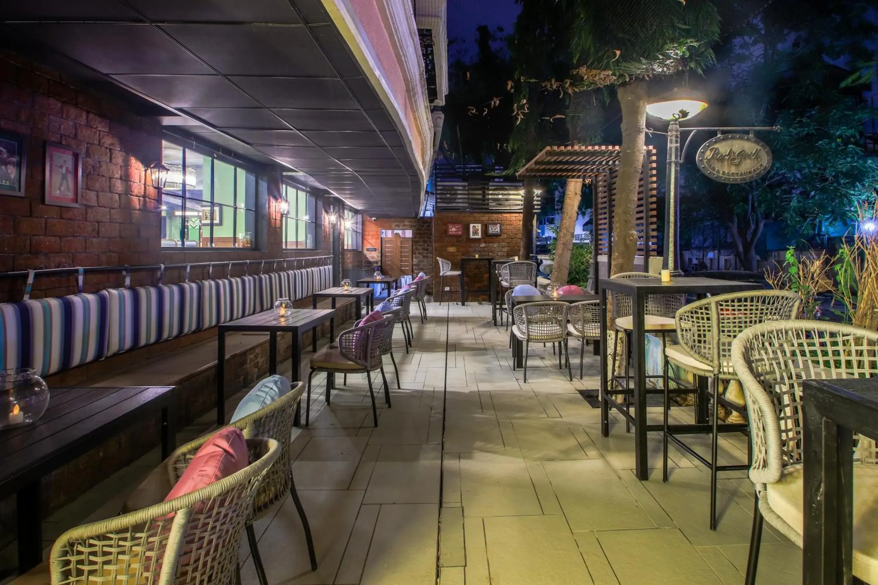 Restaurant/places to eat in T24 Retro Restaurant/places to eat in T24 Retro