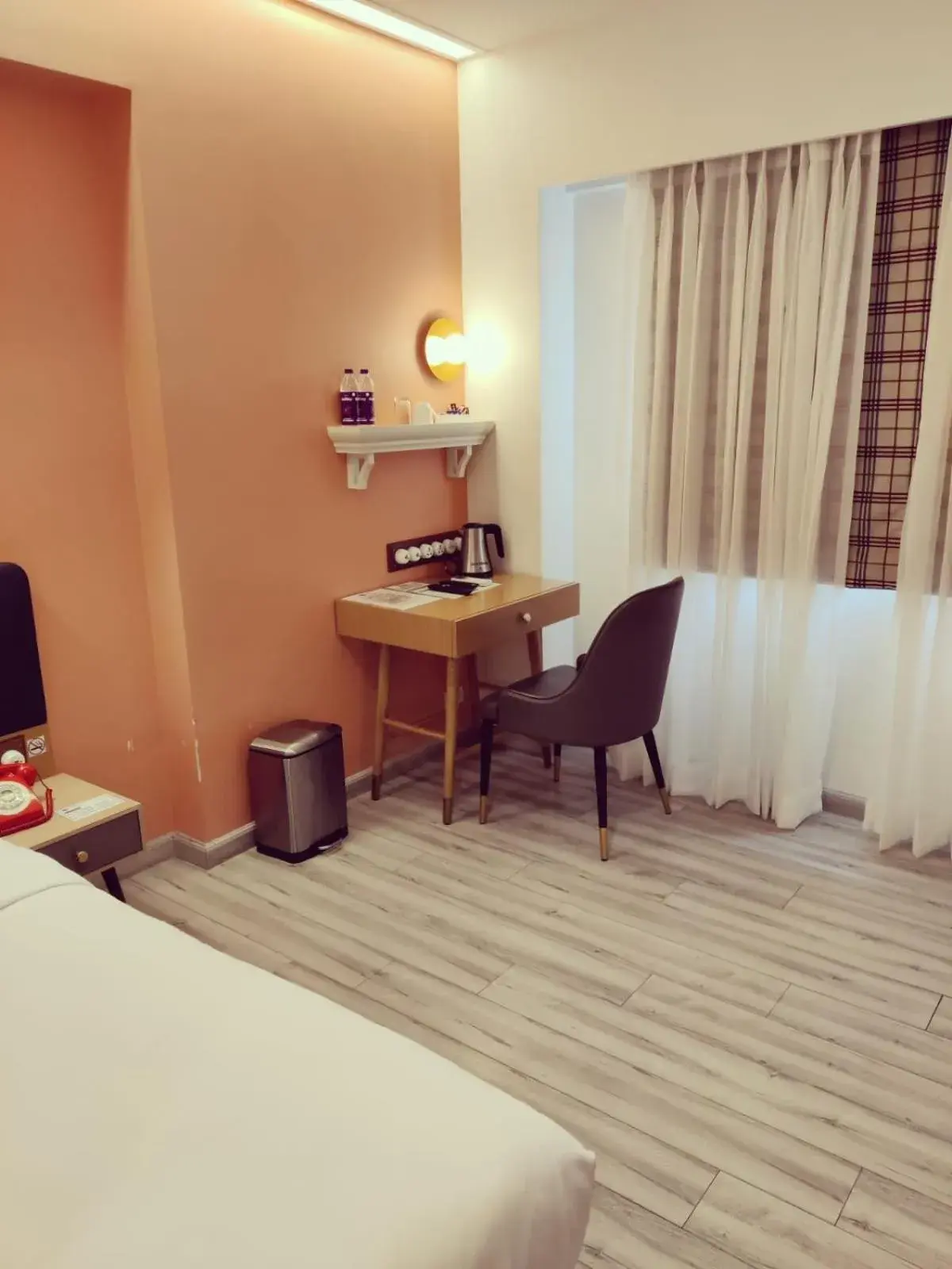 Photo of the whole room, Bed in T24 Retro Photo of the whole room, Bed in T24 Retro