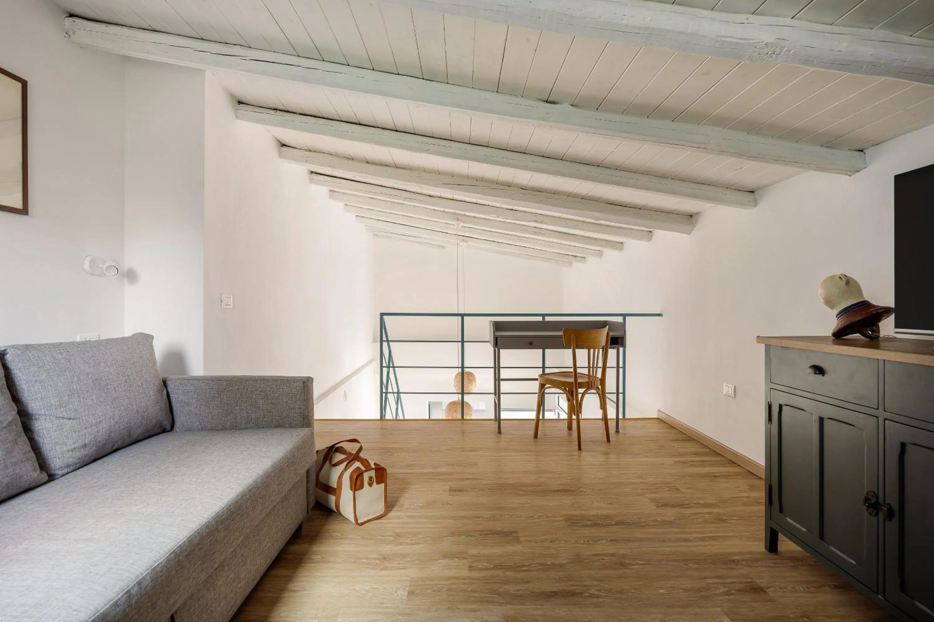 TV and multimedia in Villa Edera Rental Room