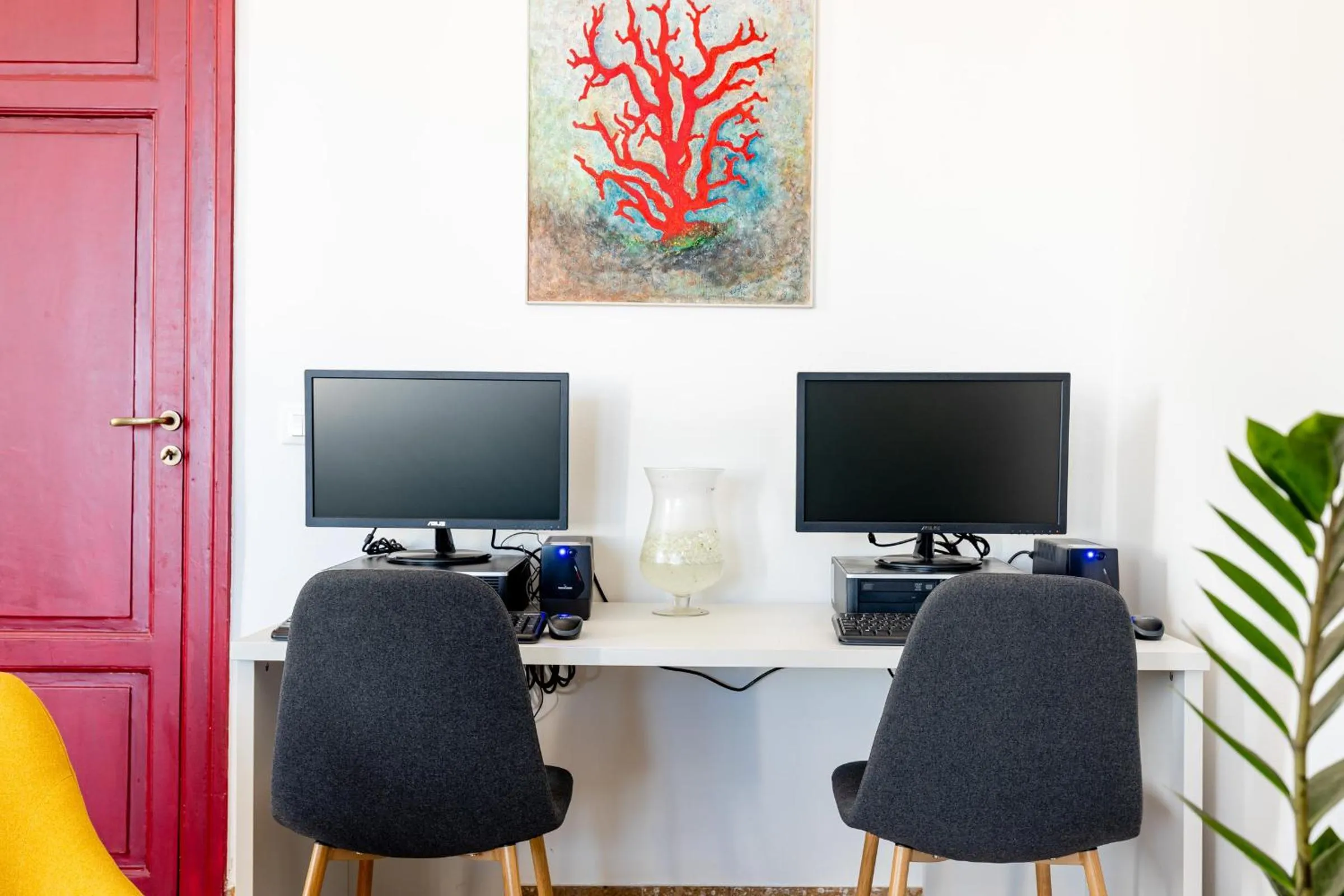 TV and multimedia in Villa Edera Rental Room