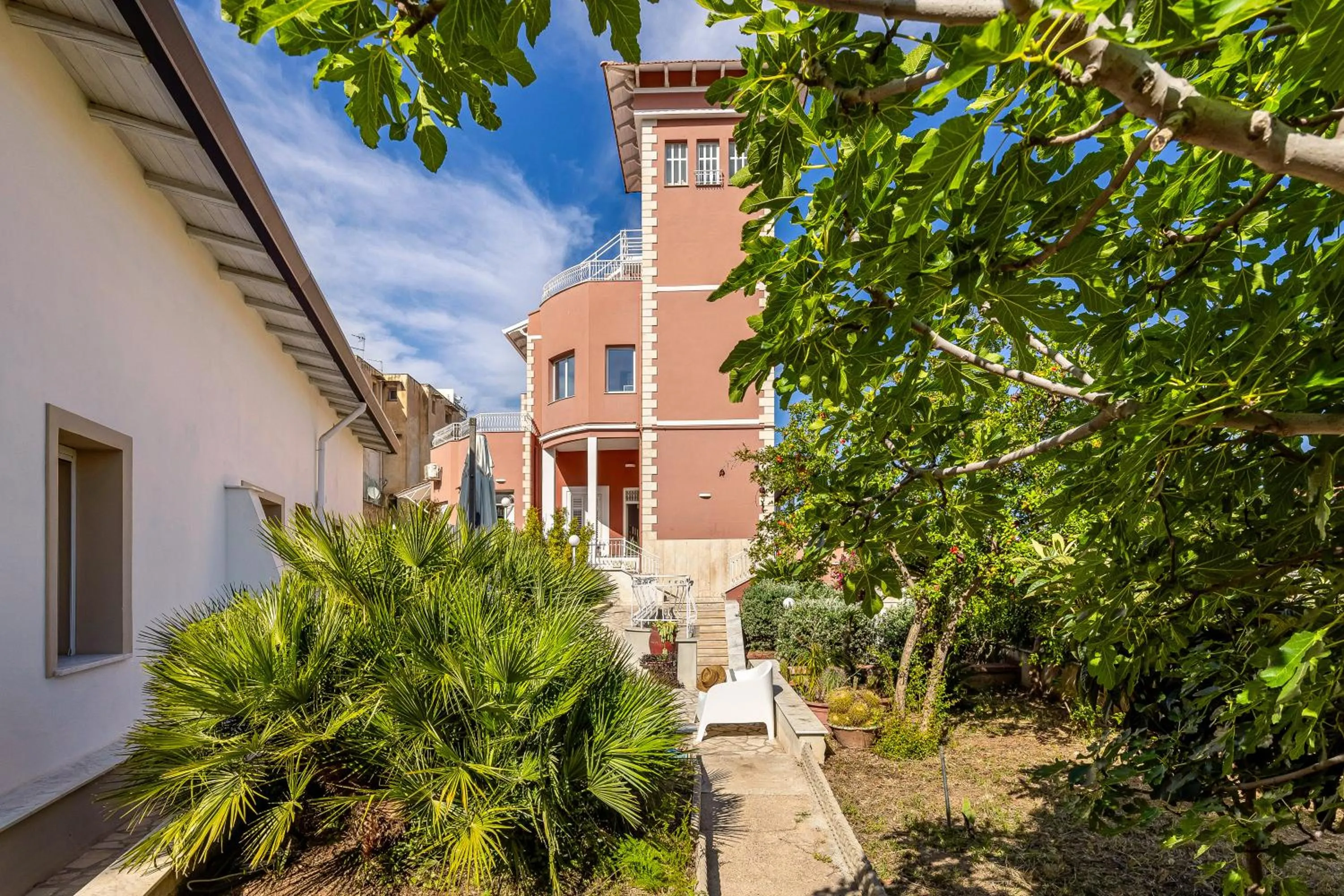 Property building in Villa Edera Rental Room