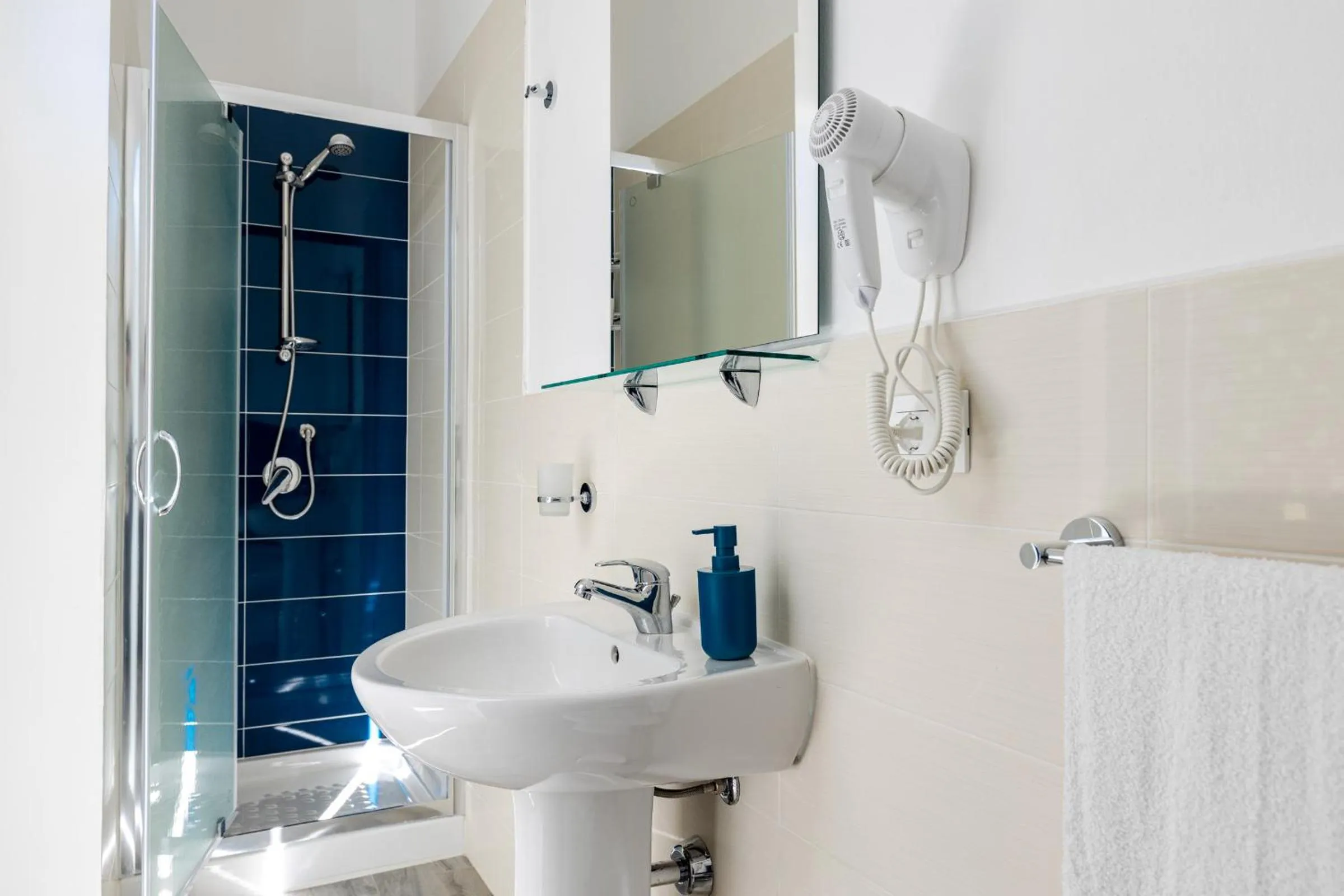 Bathroom in Villa Edera Rental Room