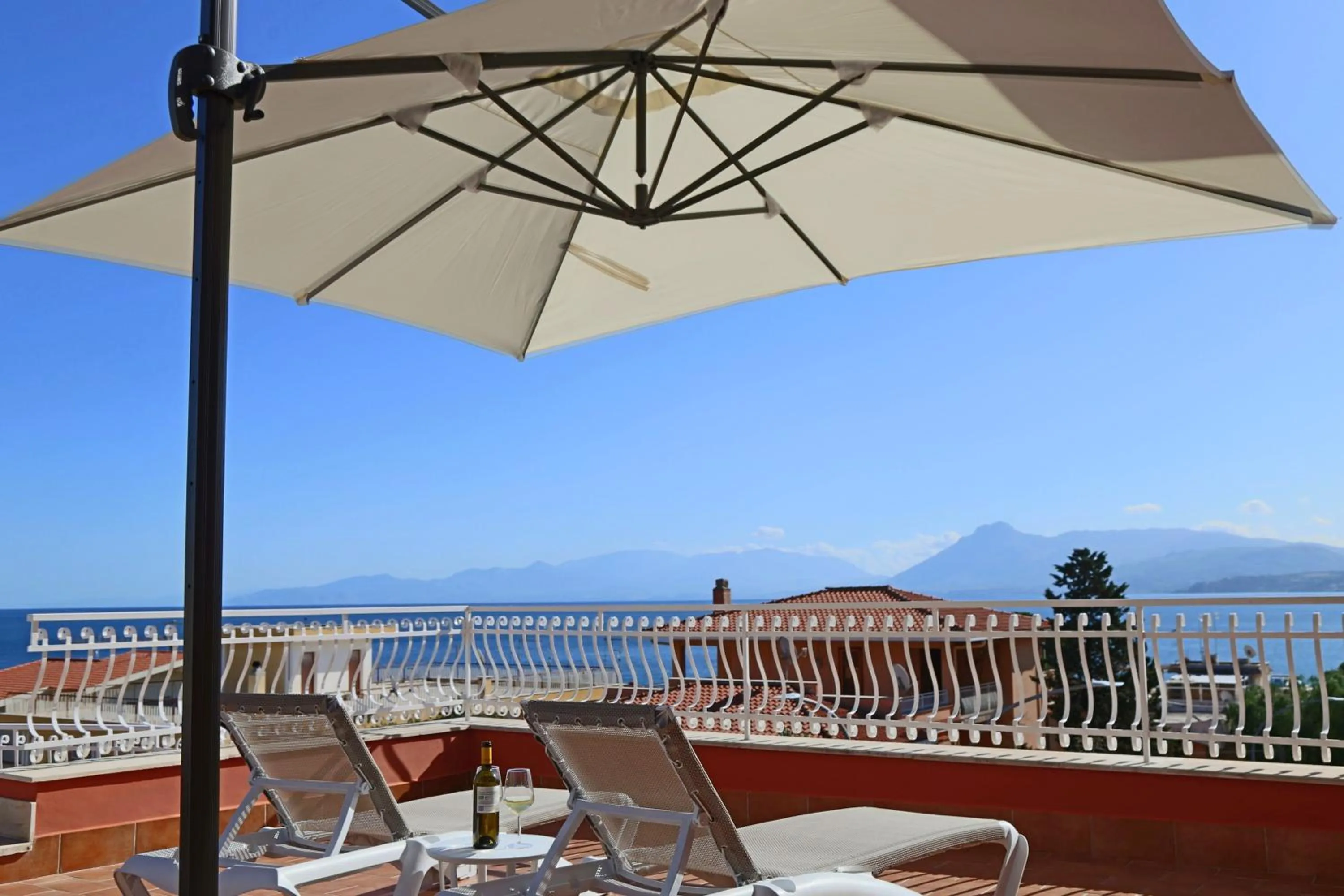Balcony/Terrace in Villa Edera Rental Room