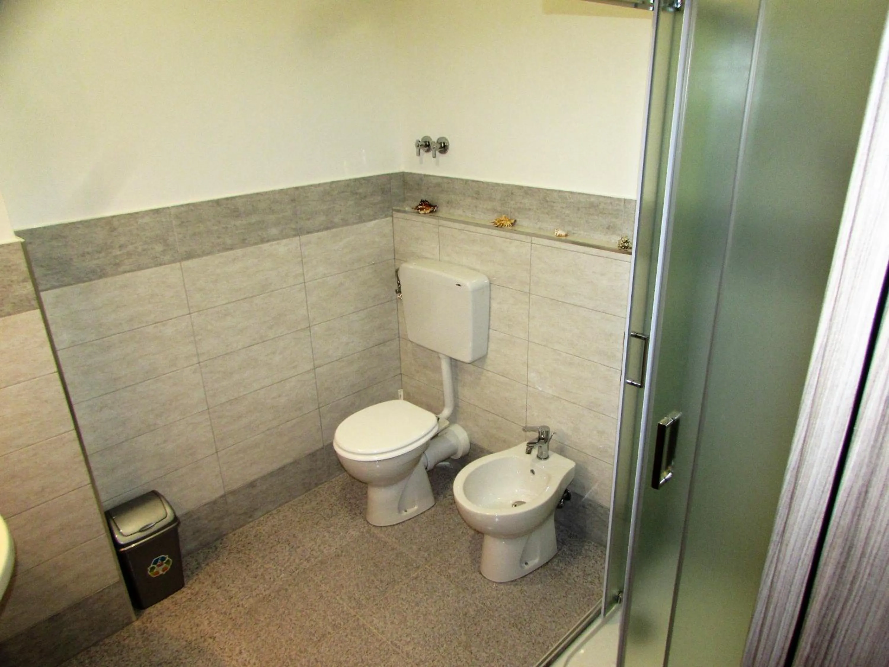 Shower in Living Piraino case vacanze