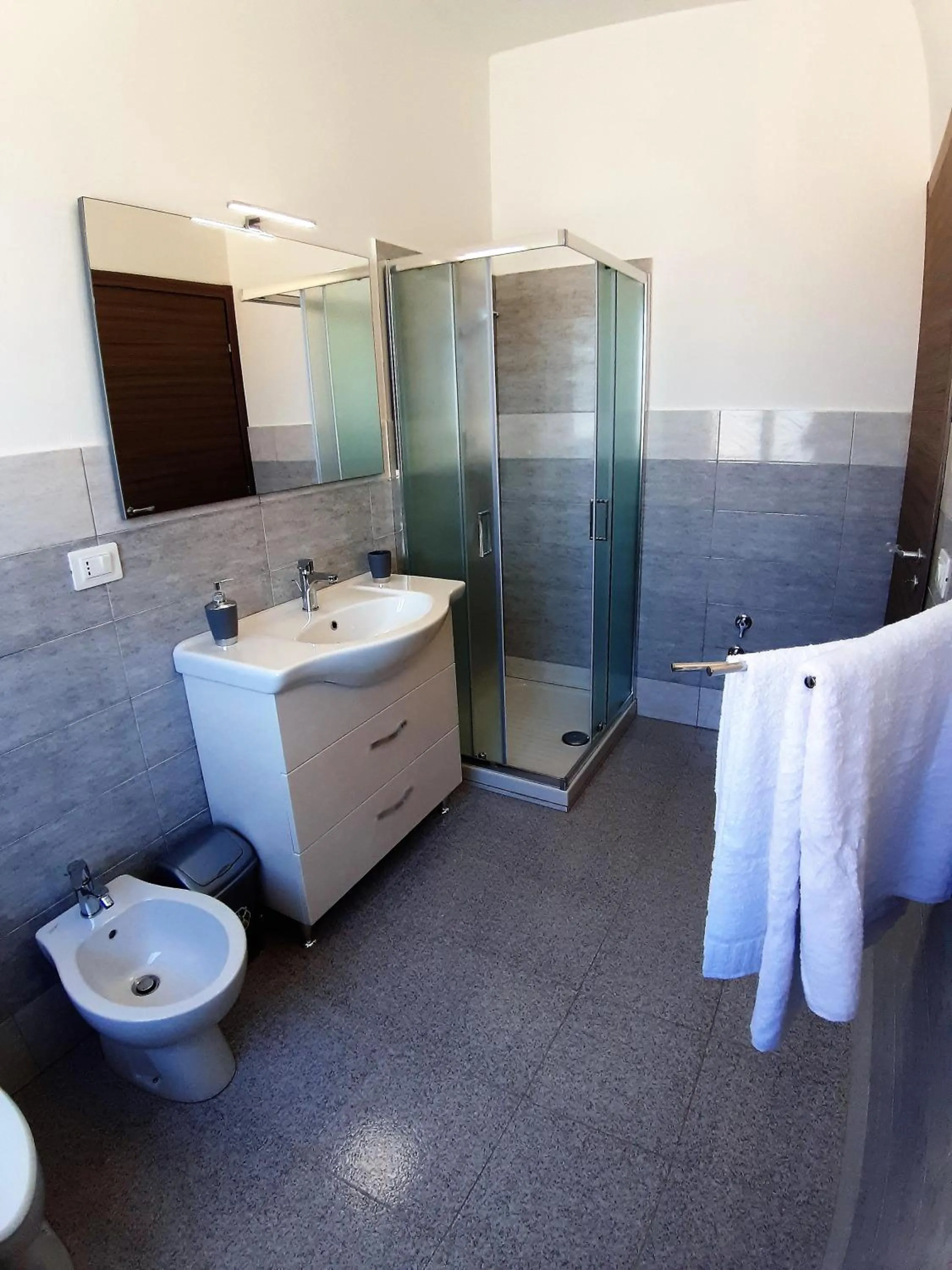 Shower in Living Piraino case vacanze