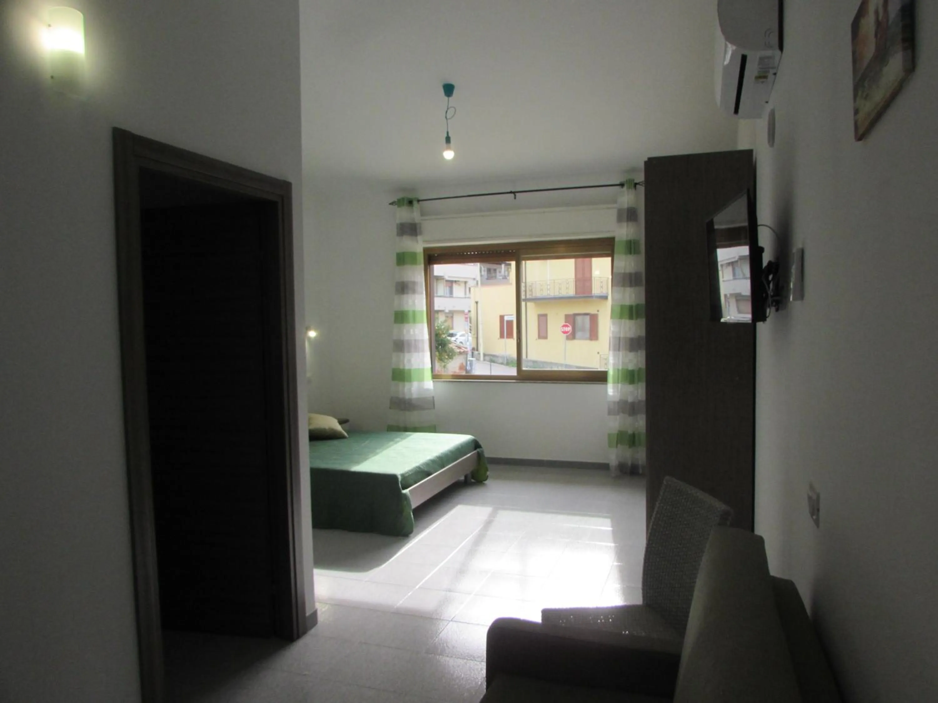 TV and multimedia, Bed in Living Piraino case vacanze