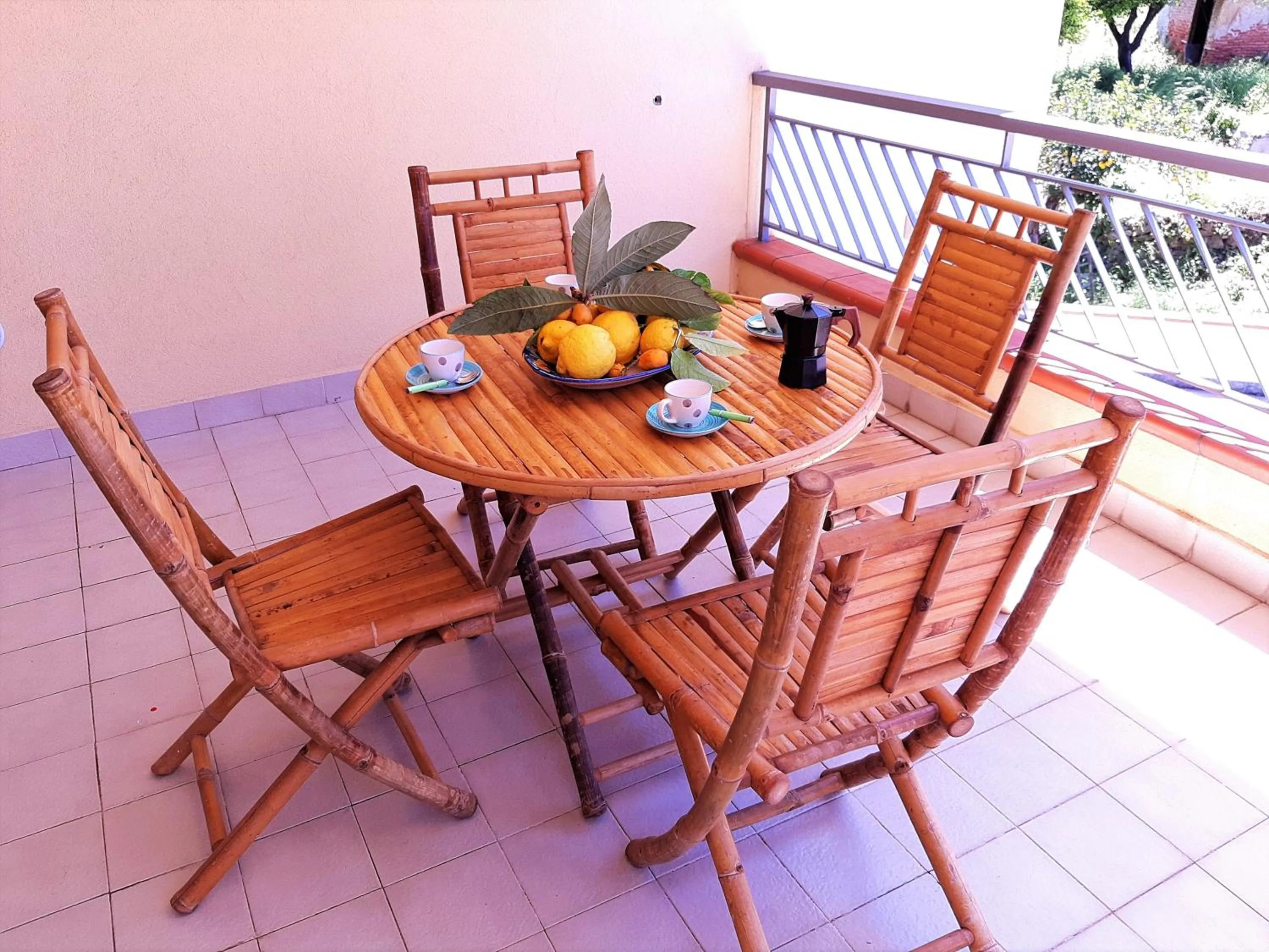 Patio in Living Piraino case vacanze