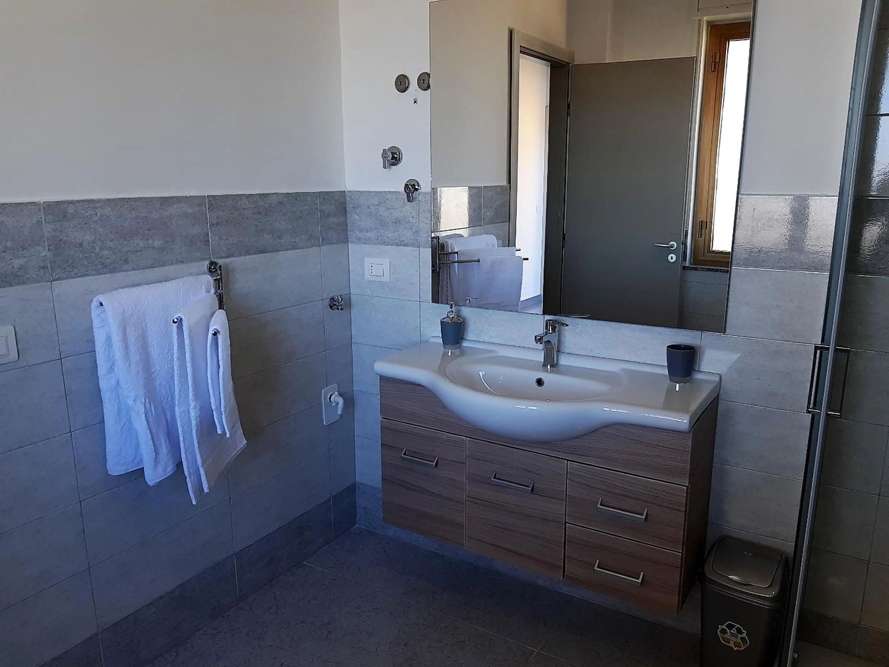 Shower in Living Piraino case vacanze