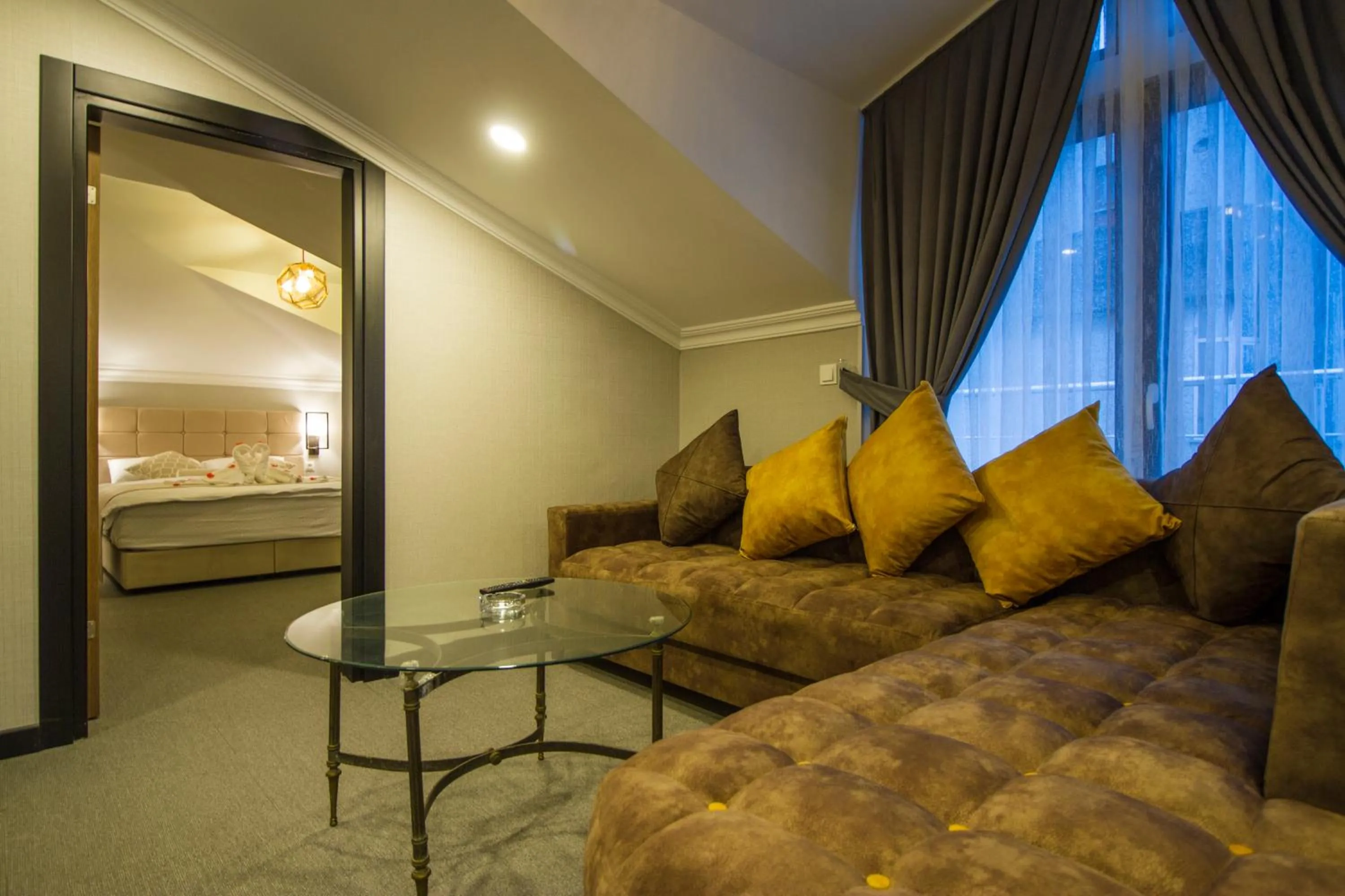 Living room, Bed in Hit Suites Avcilar Hotel