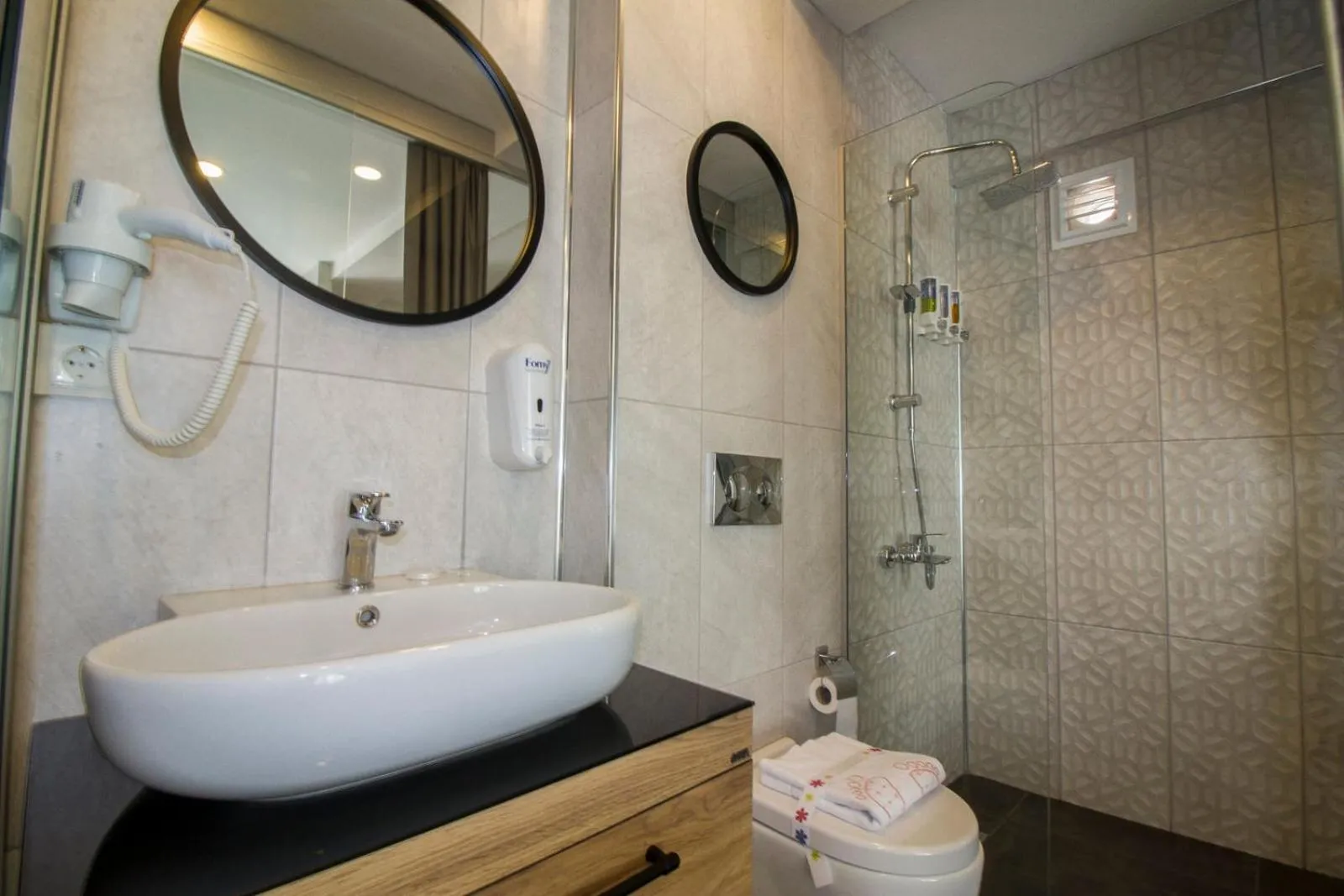 Shower in Hit Suites Avcilar Hotel
