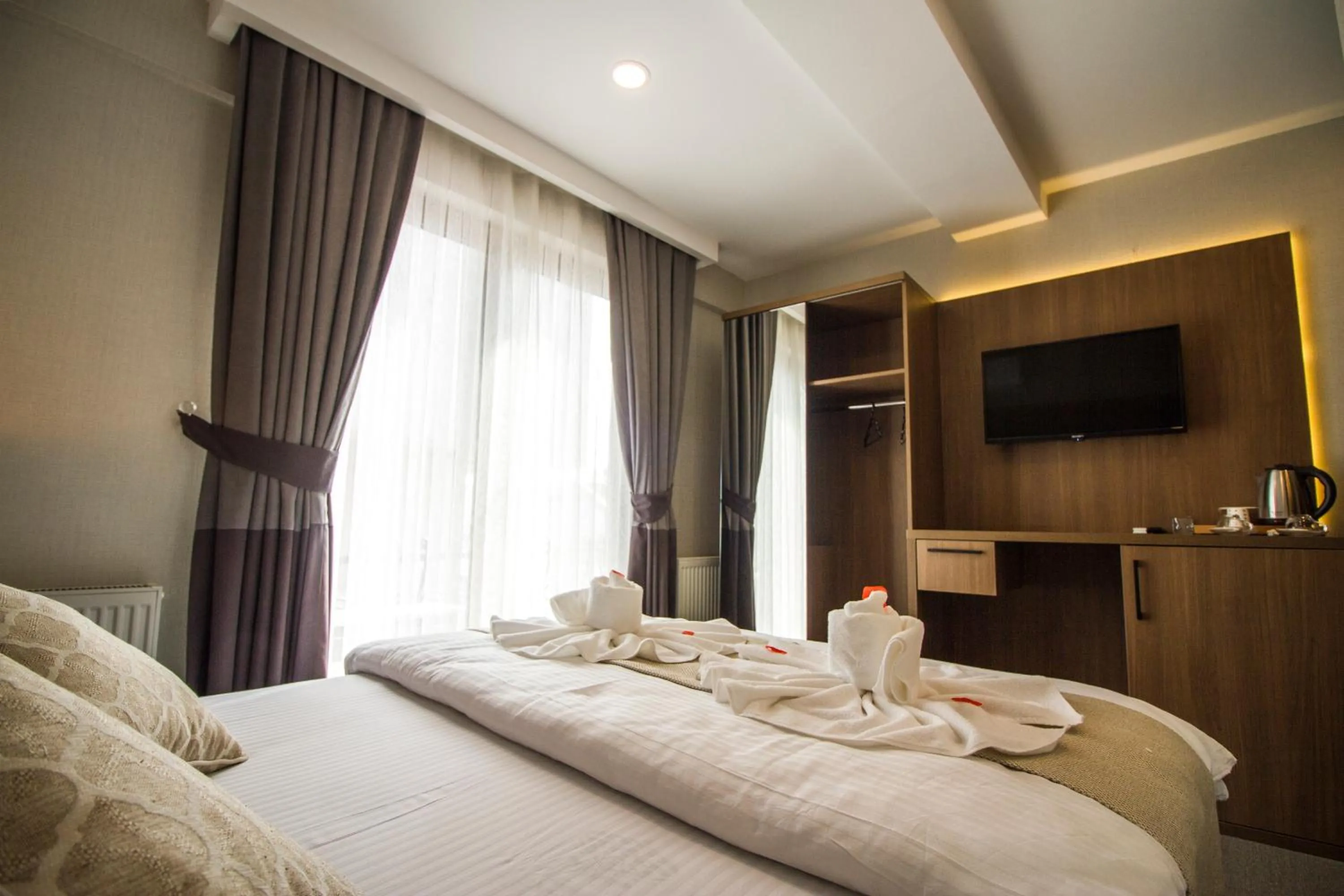 Photo of the whole room, Bed in Hit Suites Avcilar Hotel