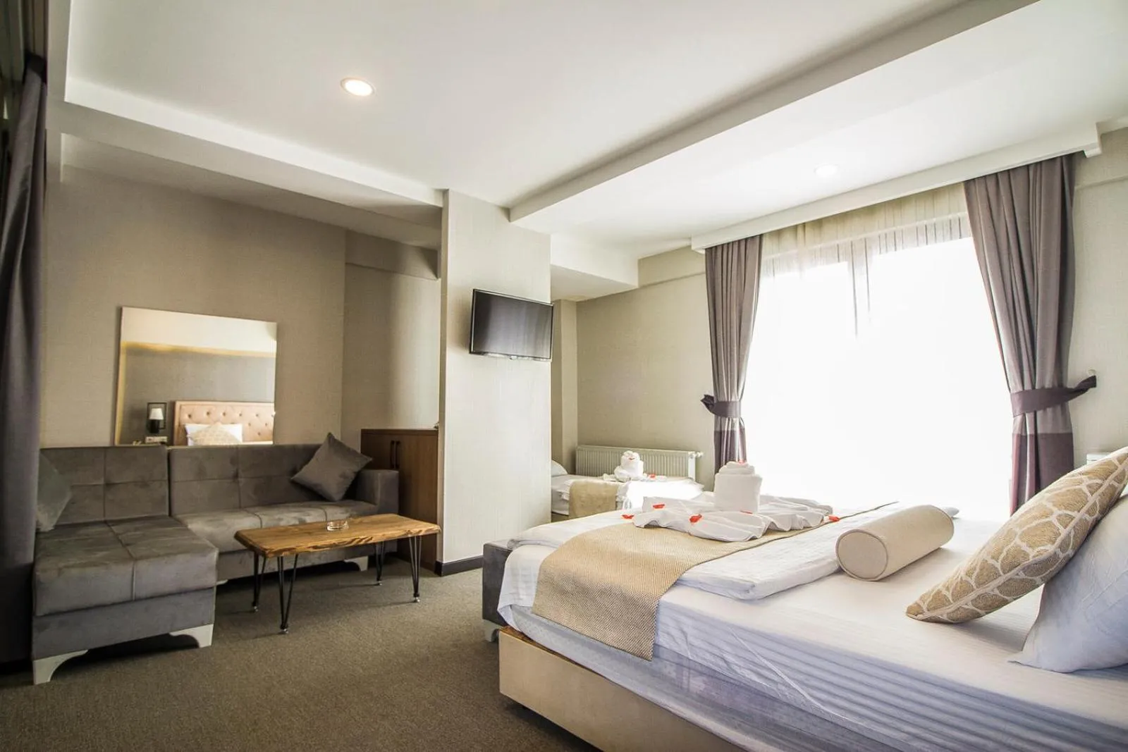 Photo of the whole room, Bed in Hit Suites Avcilar Hotel