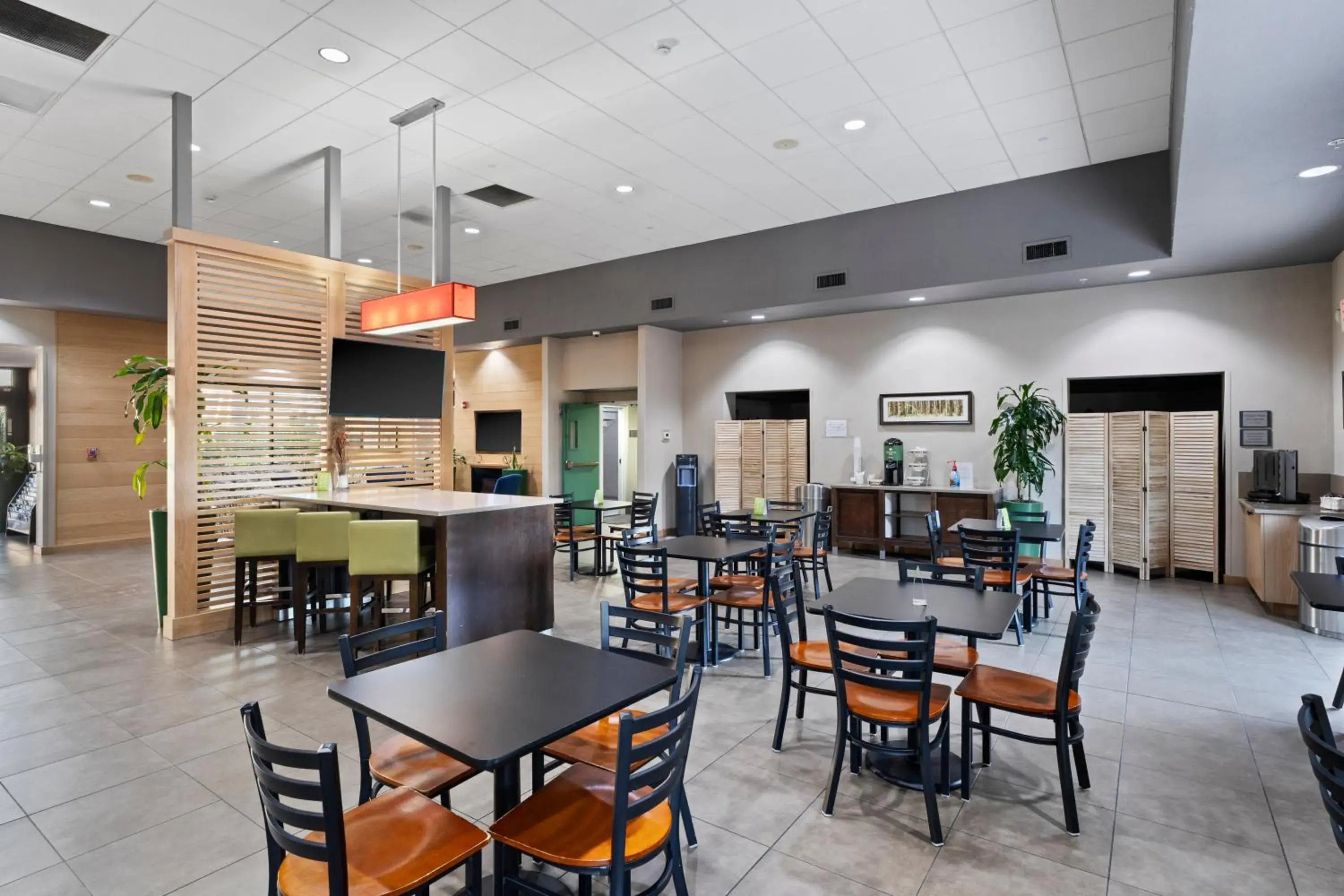 Breakfast in GreenTree Inn & Suites Phoenix Sky Harbor Breakfast in GreenTree Inn & Suites Phoenix Sky Harbor