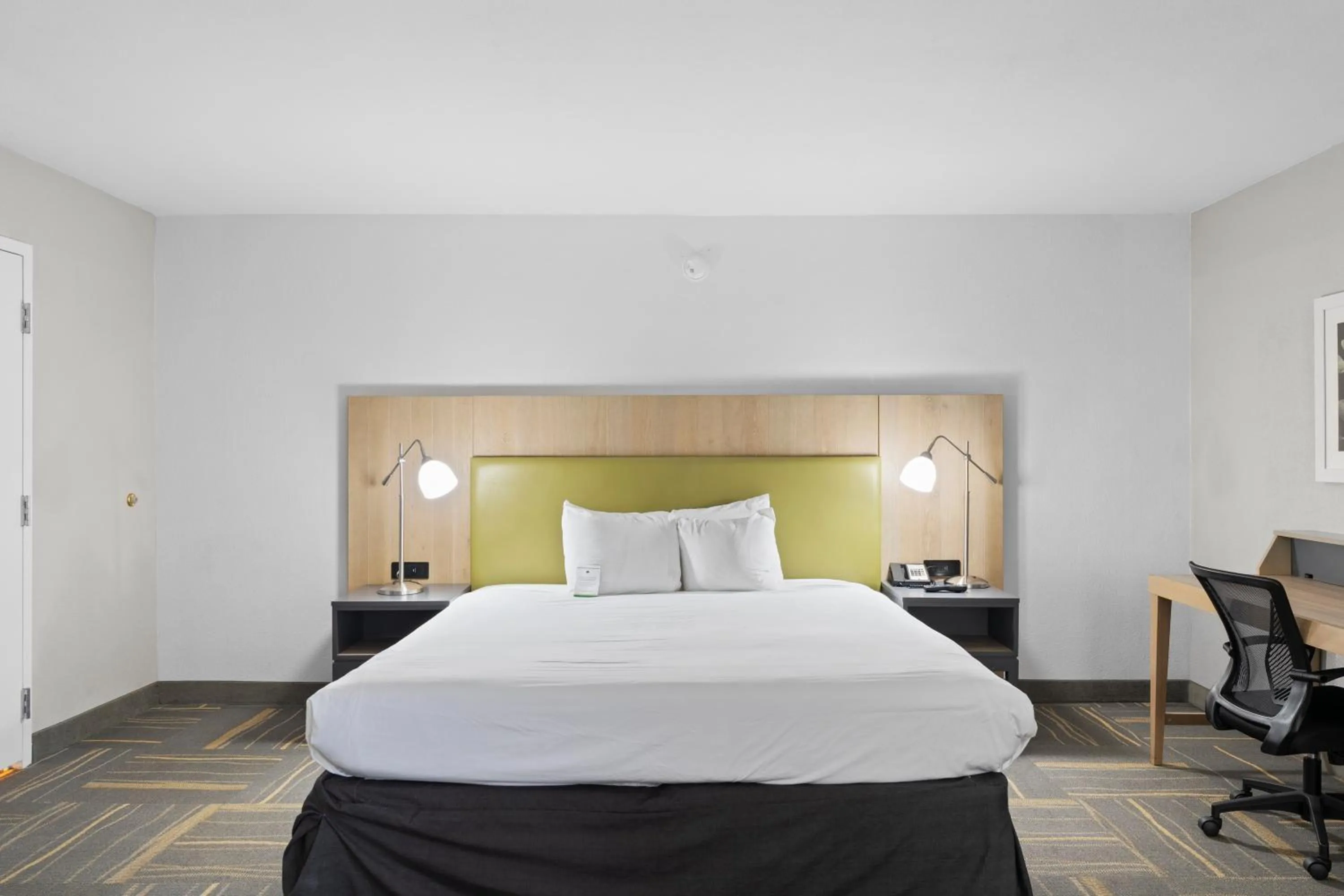 Bed in GreenTree Inn & Suites Phoenix Sky Harbor