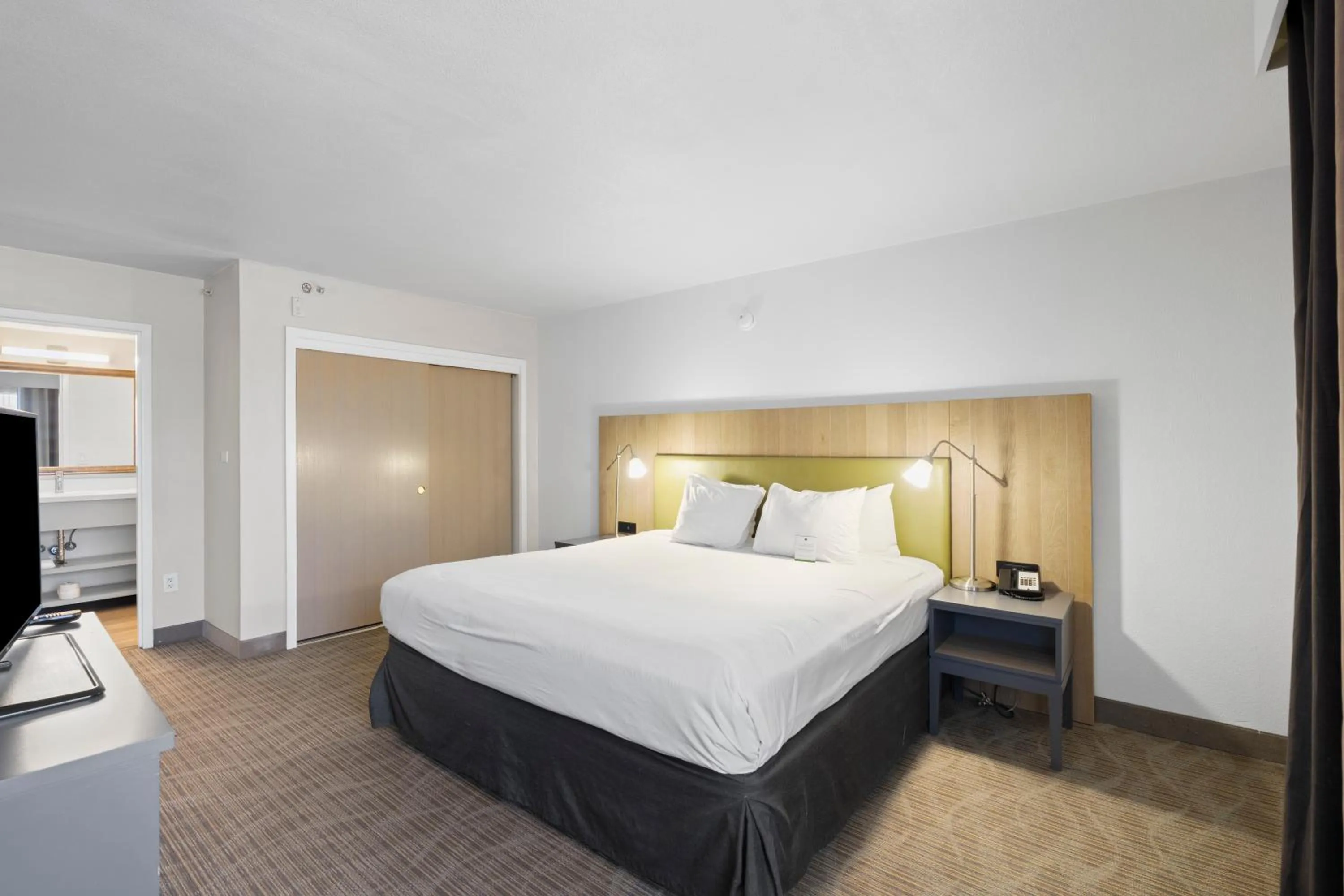 Bedroom, Bed in GreenTree Inn & Suites Phoenix Sky Harbor