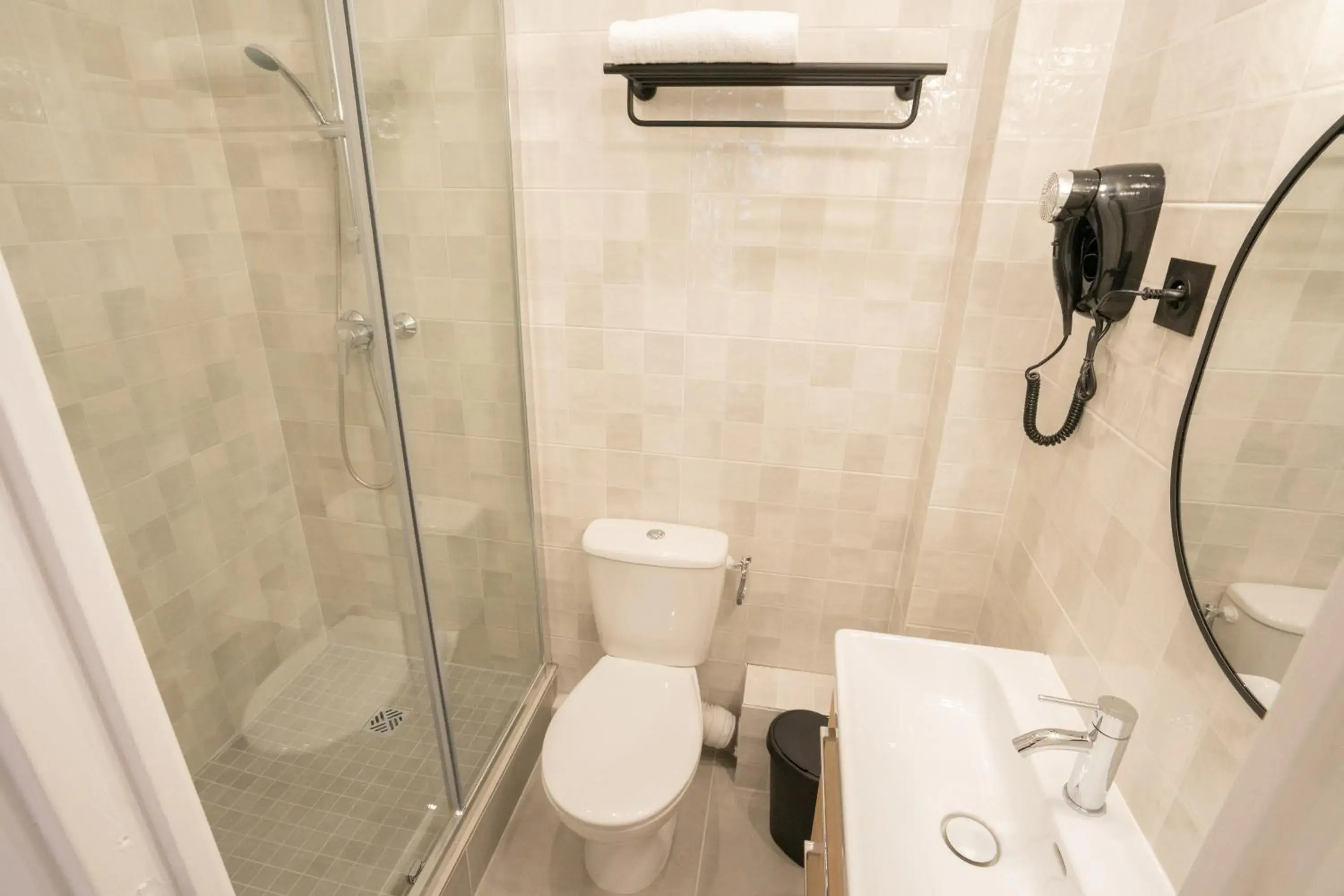 Twin Room - single occupancy in L'Espérance Twin Room - single occupancy in L'Espérance