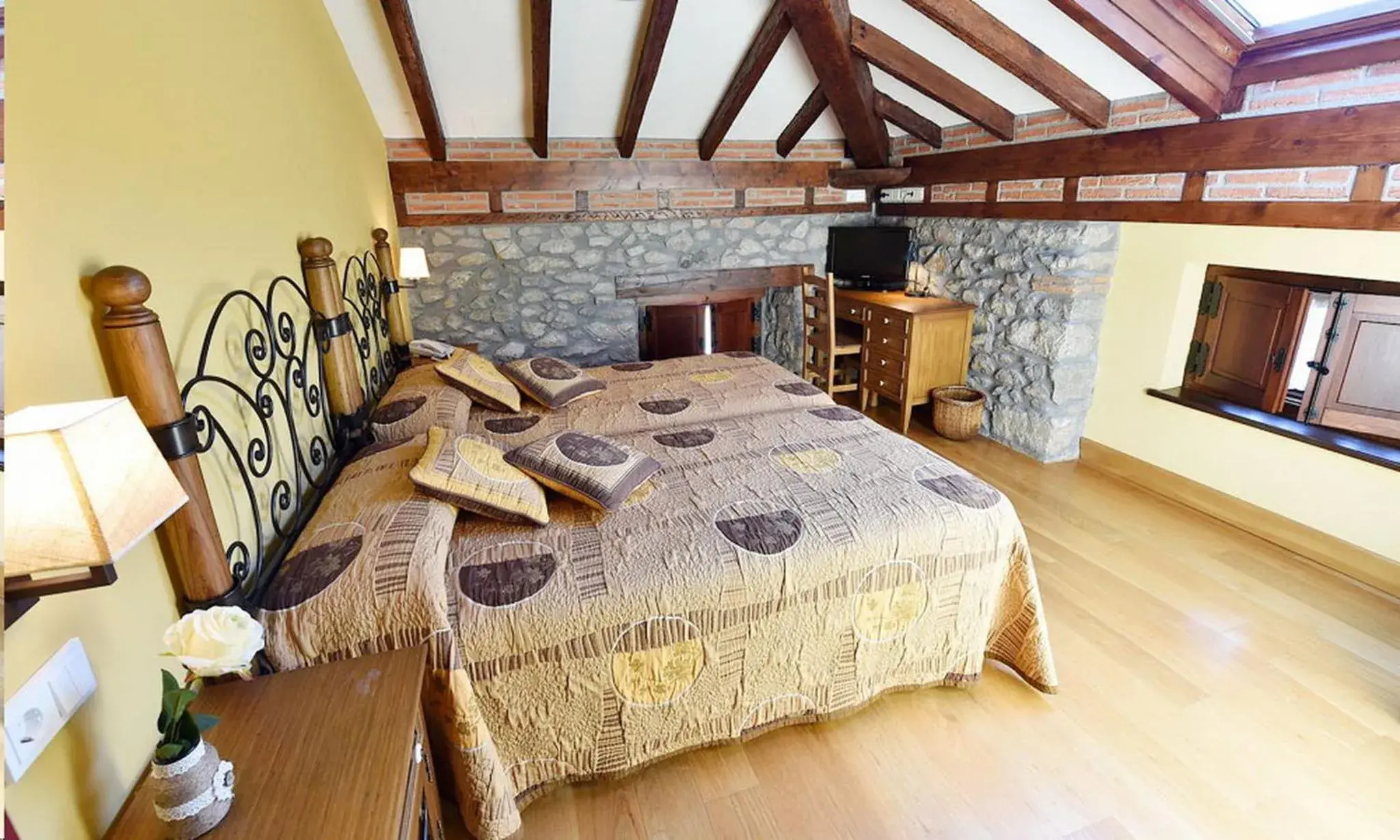 Twin Room with Shower in Posada Término Twin Room with Shower in Posada Término