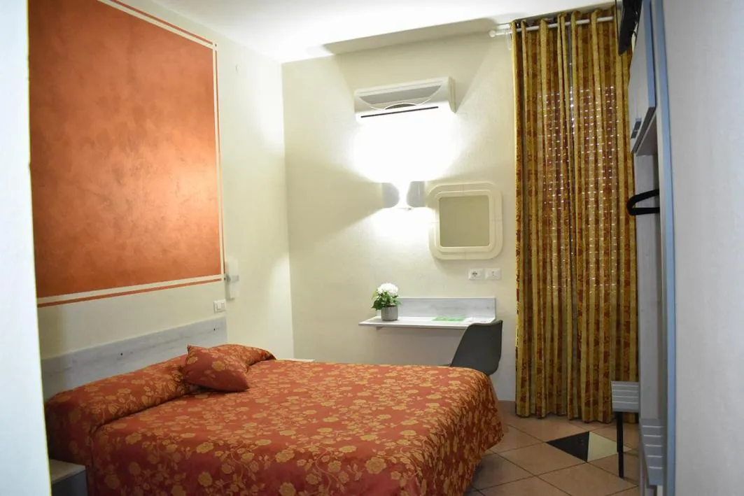 Bed in HOTEL IL PARCO - Parking Free & Restaurant - Hotel