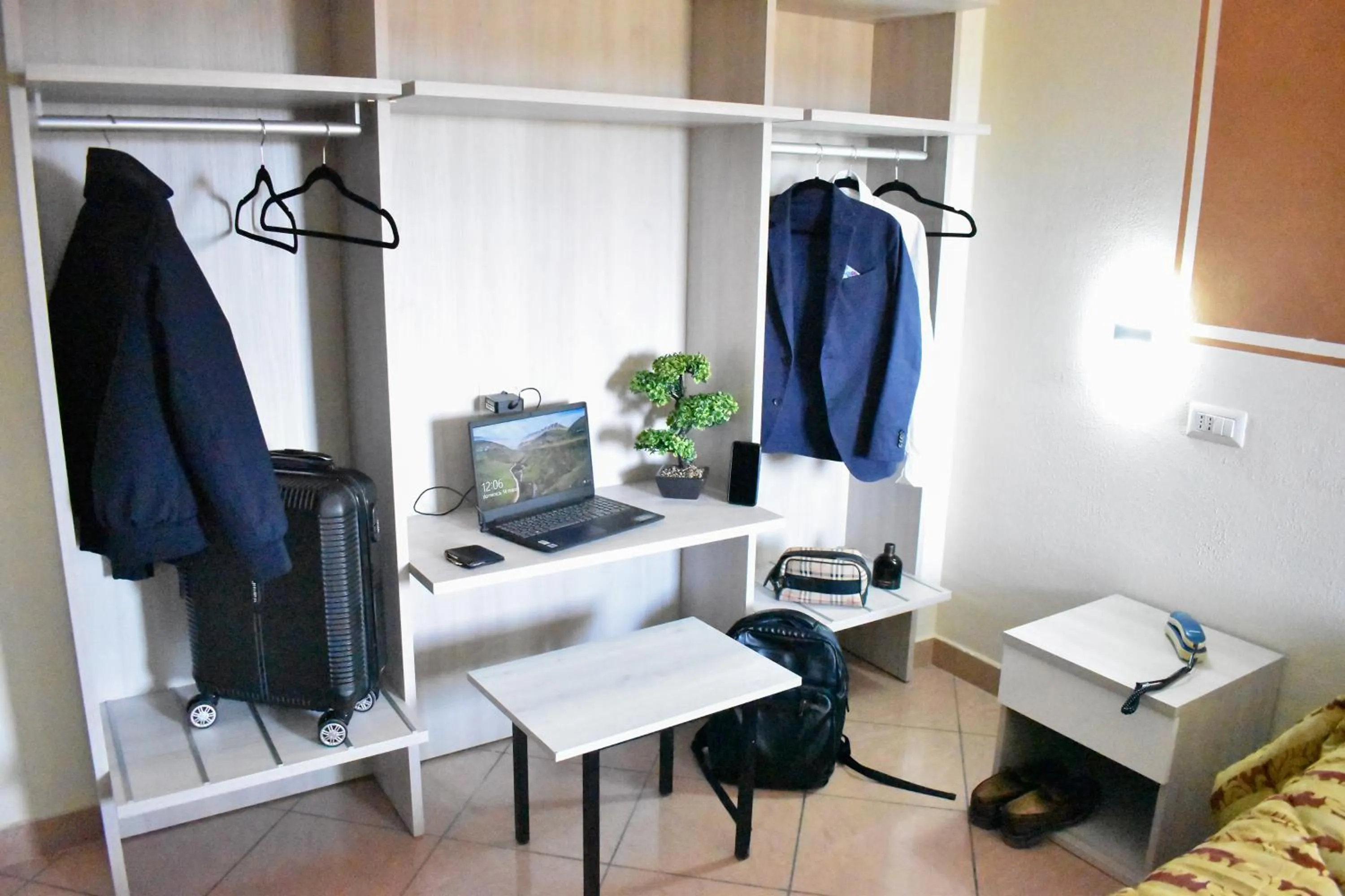 wardrobe in HOTEL IL PARCO - Parking Free & Restaurant - Hotel