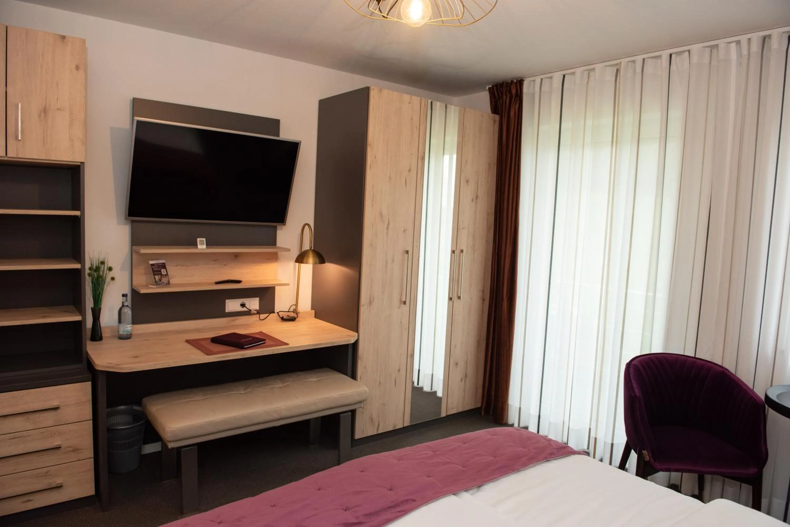 TV and multimedia, Bed in Apartments Amtzell, Selbst-Check-in