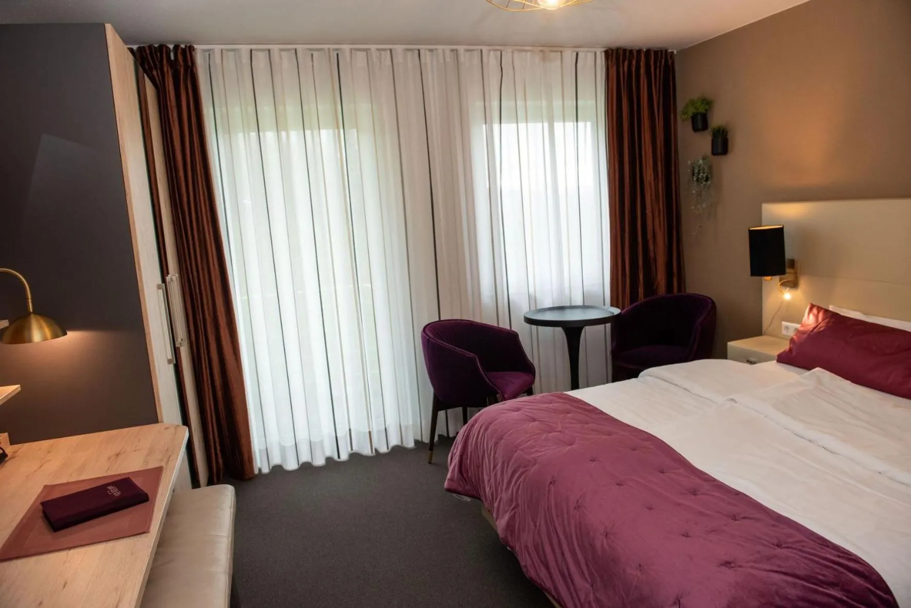 Bed in Apartments Amtzell, Selbst-Check-in